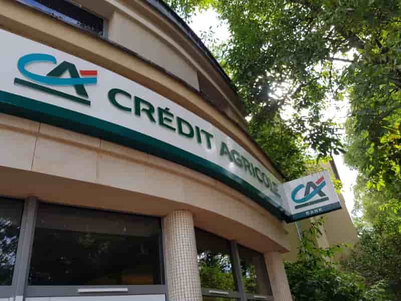 Credit agricole reflechit a une vente de ses actifs en pologne