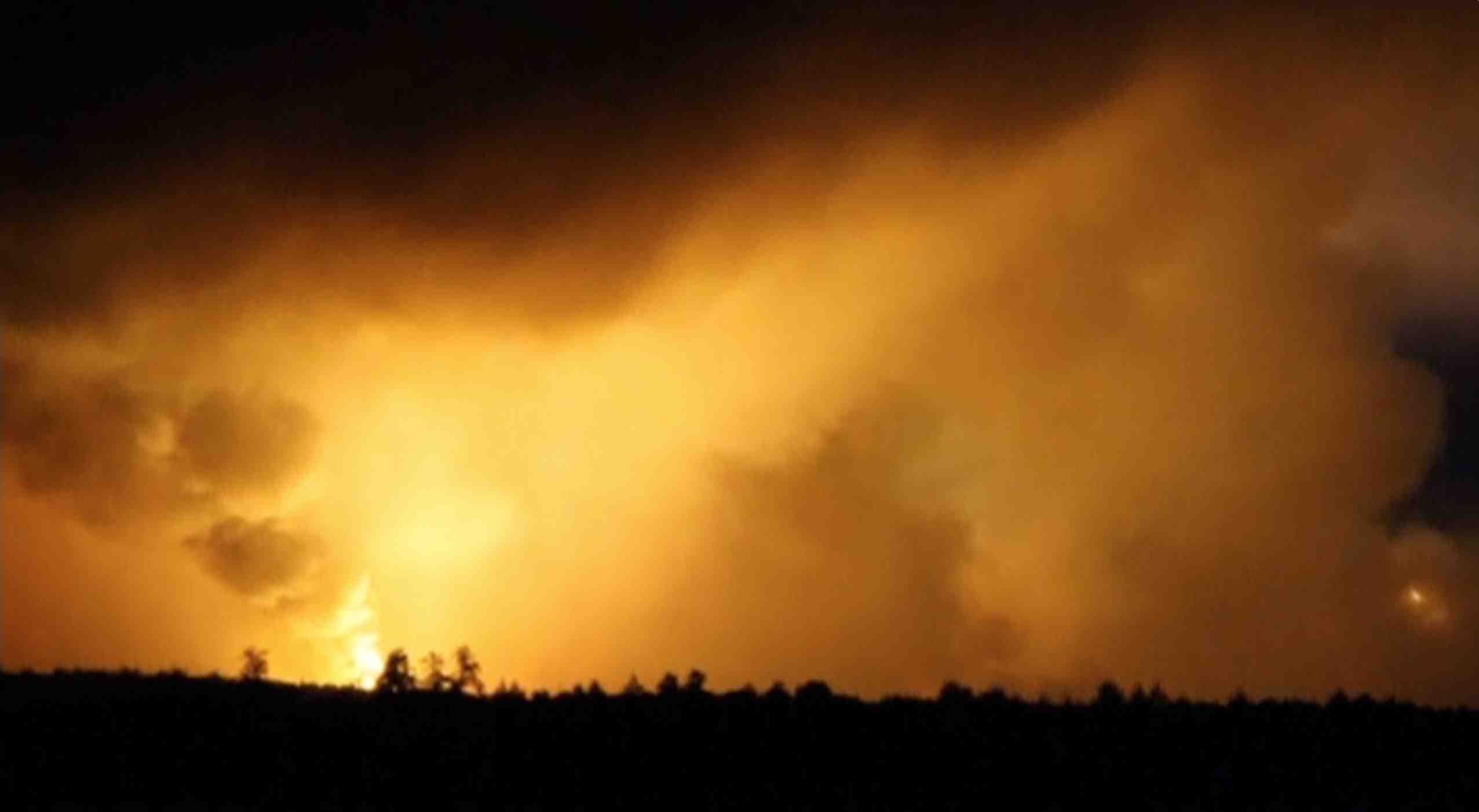 Ukraine: explosions dans un depot de munitions, milliers d'evacuations
