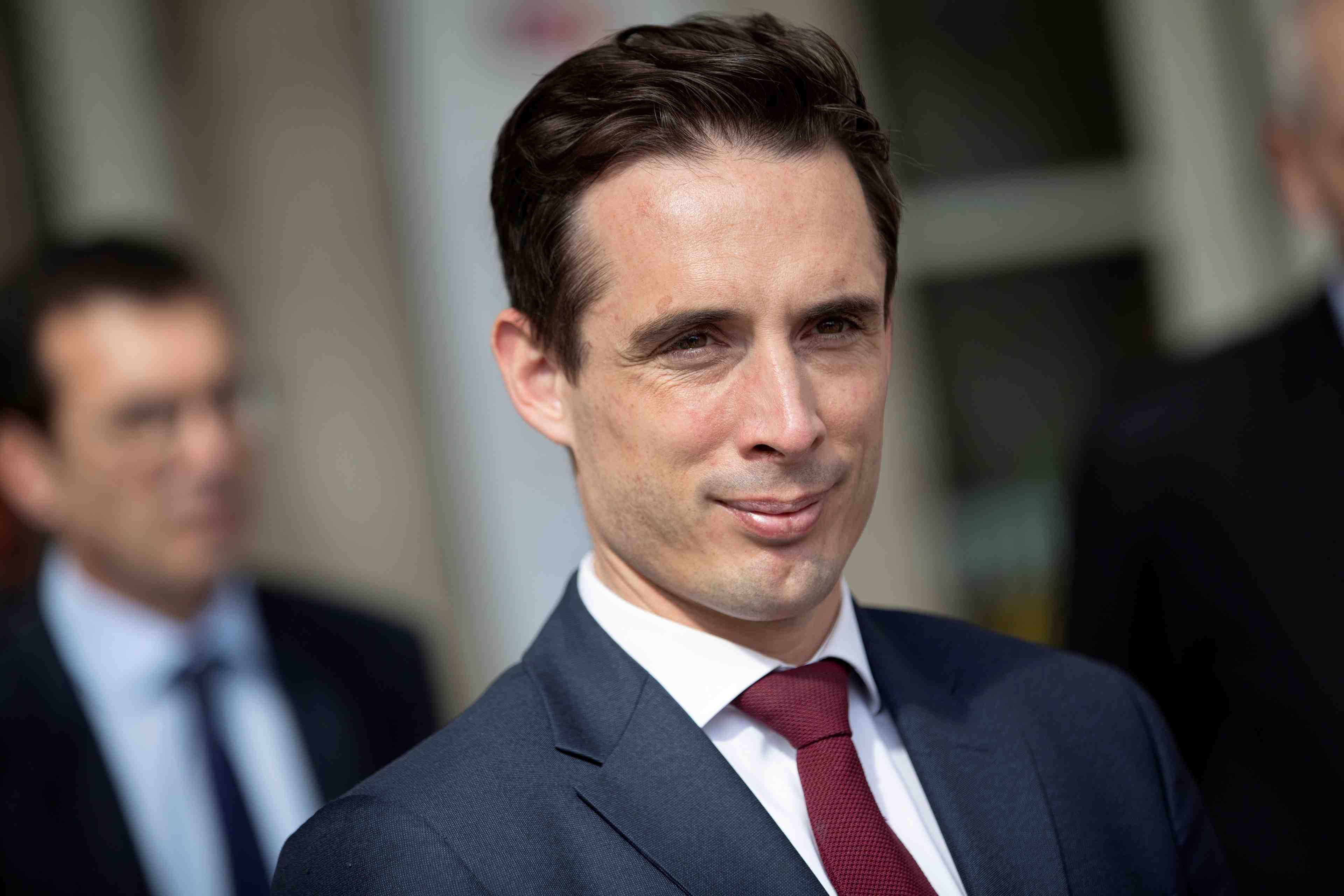 Le gouvernement veut accelerer le deploiement des bornes electriques sur les autoroutes