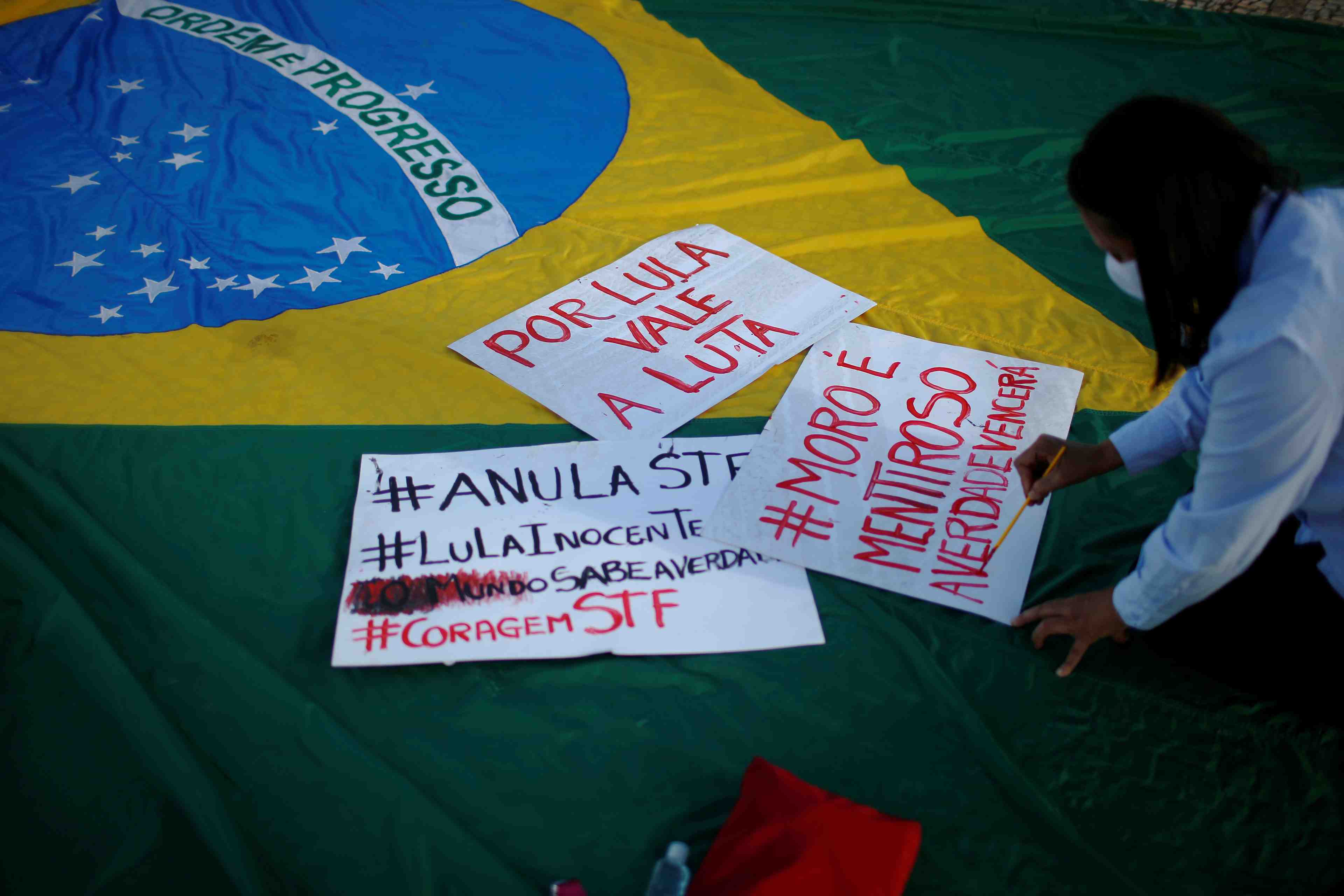 Bresil: la cour supreme confirme l'annulation des condamnations de lula