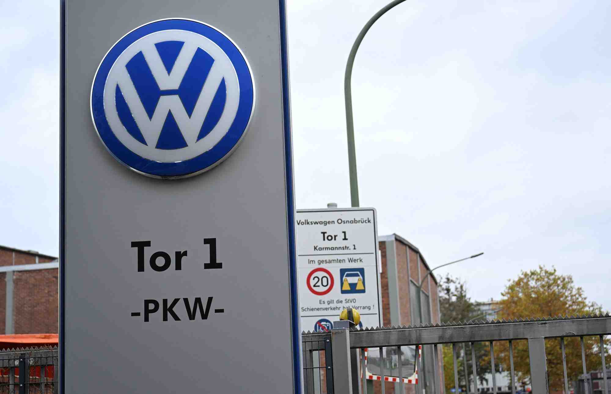 En Allemagne, Volkswagen compte dix sites de production de voitures et environ 300.000 salariés, dont 120.000 pour la marque VW, la plus concernée par le plan d'économies.