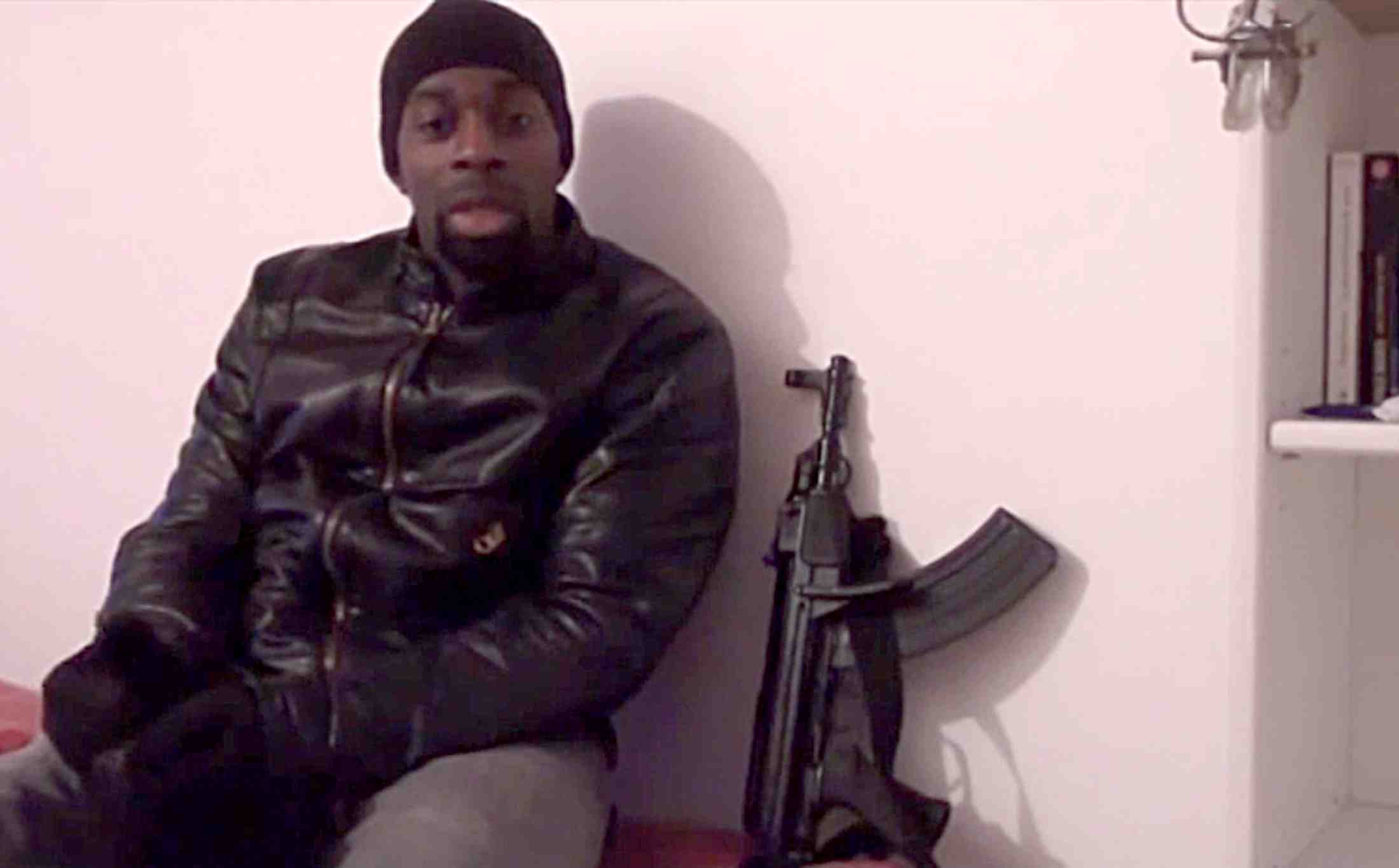 Une planque d'amedy coulibaly decouverte pleine d'armes a gentilly