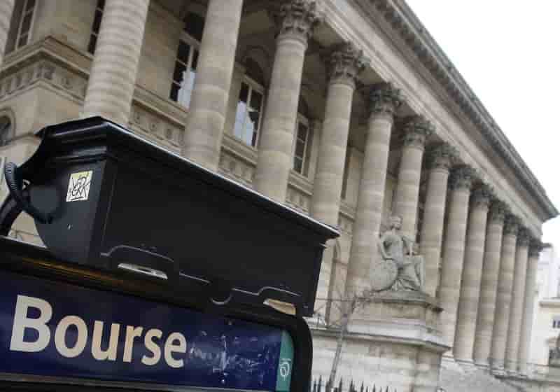 Les marches europeens reculent a mi-seance