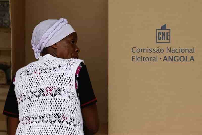 Le parti au pouvoir en angola largement en tete des estimations