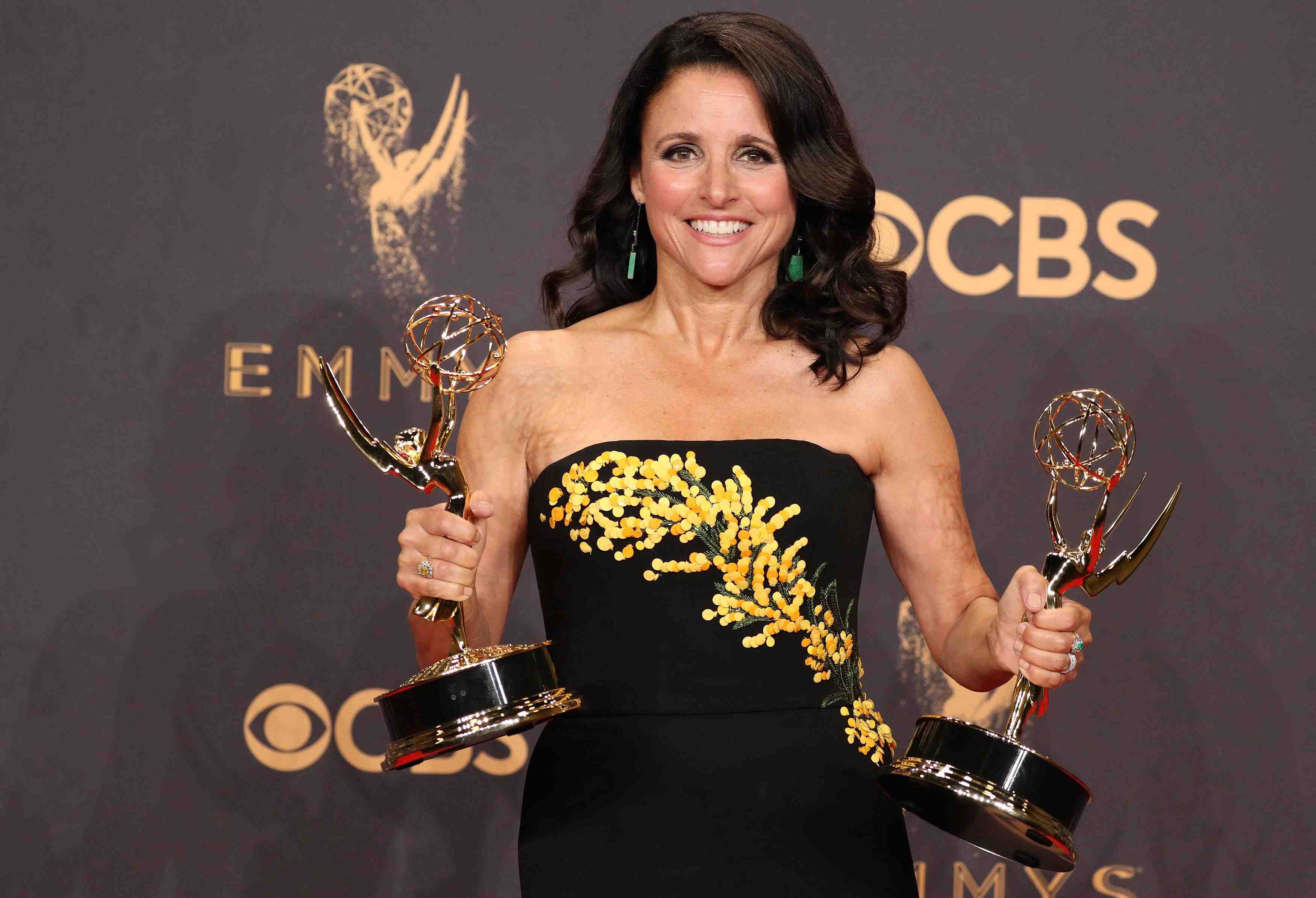 "la servante ecarlate" et "veep" triomphent aux emmy awards