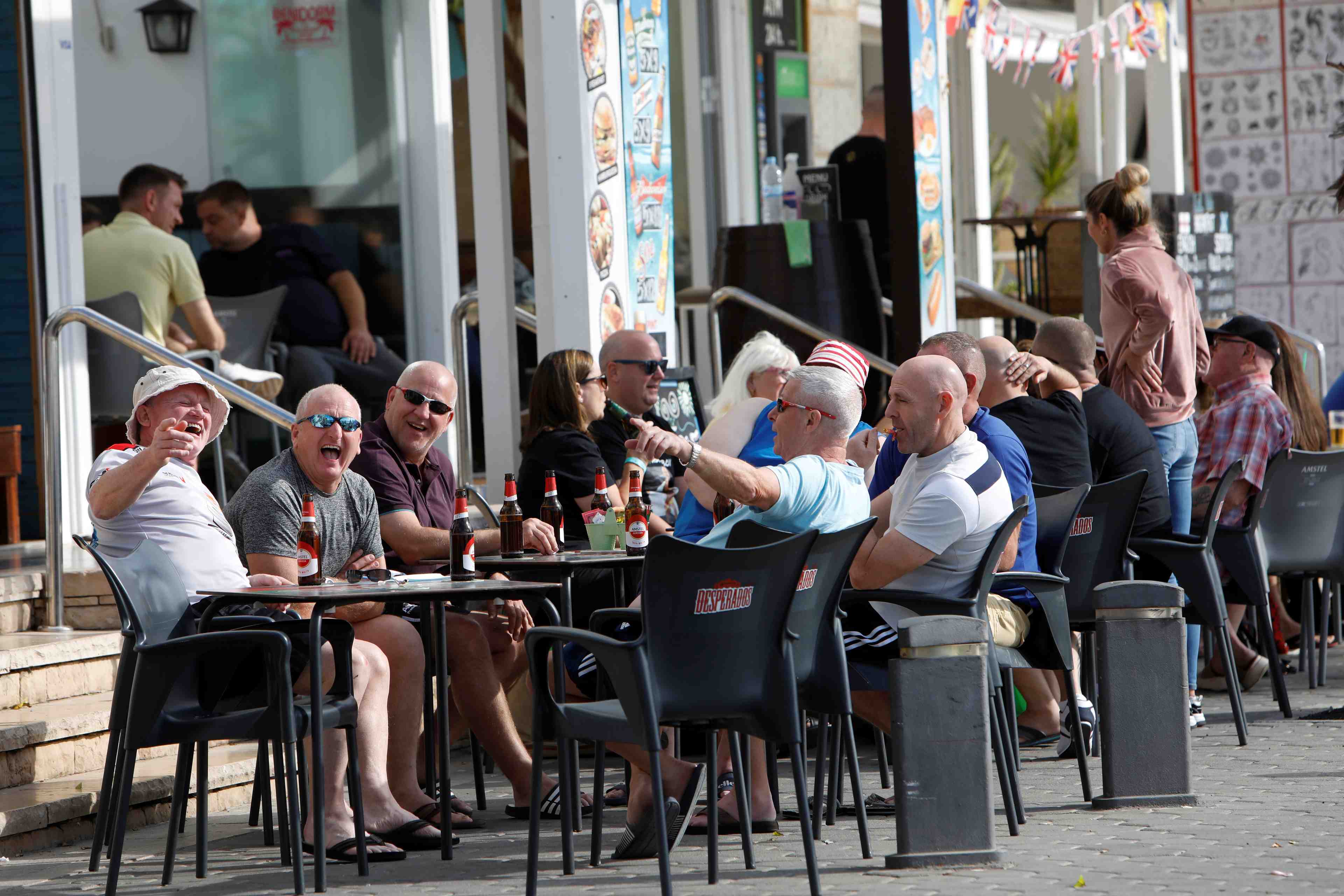 A benidorm, la fete oui, mais pas sans vaccin