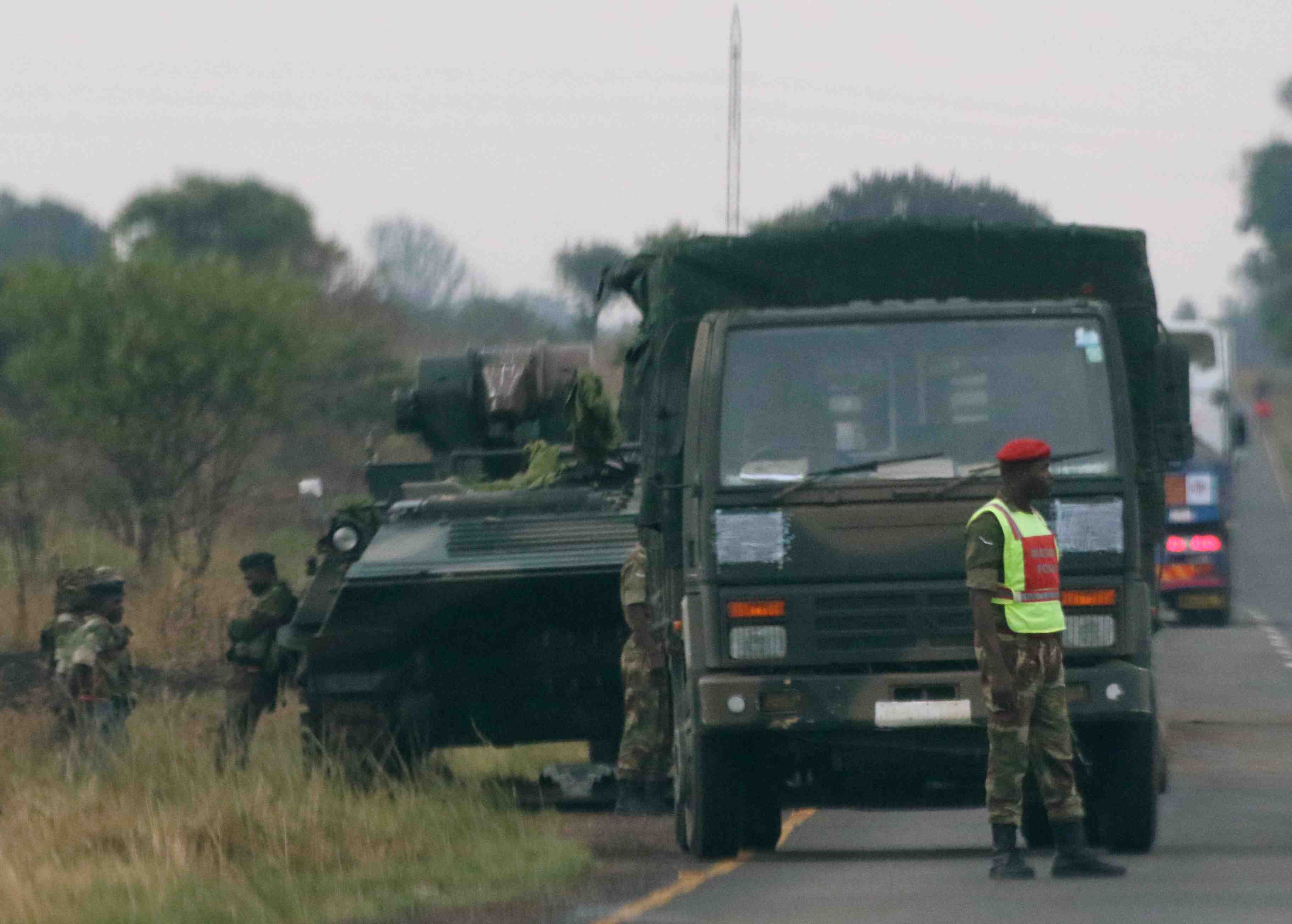 L'armee zimbabweenne prend le pouvoir dans le pays