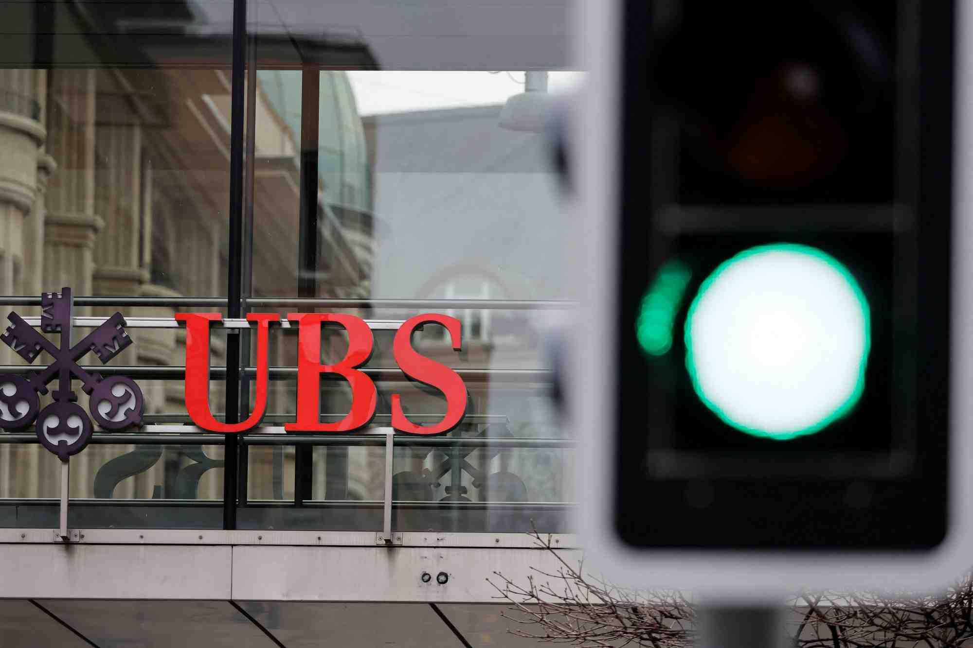Un logo de la banque suisse ubs a zurich, en suisse