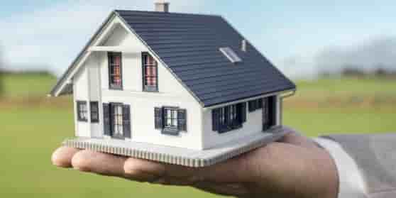 Pris dans la tourmente d'une double crise de l'offre et de la demande, les constructeurs de maisons individuelles ont vu leurs ventes s'effondrer en un an.