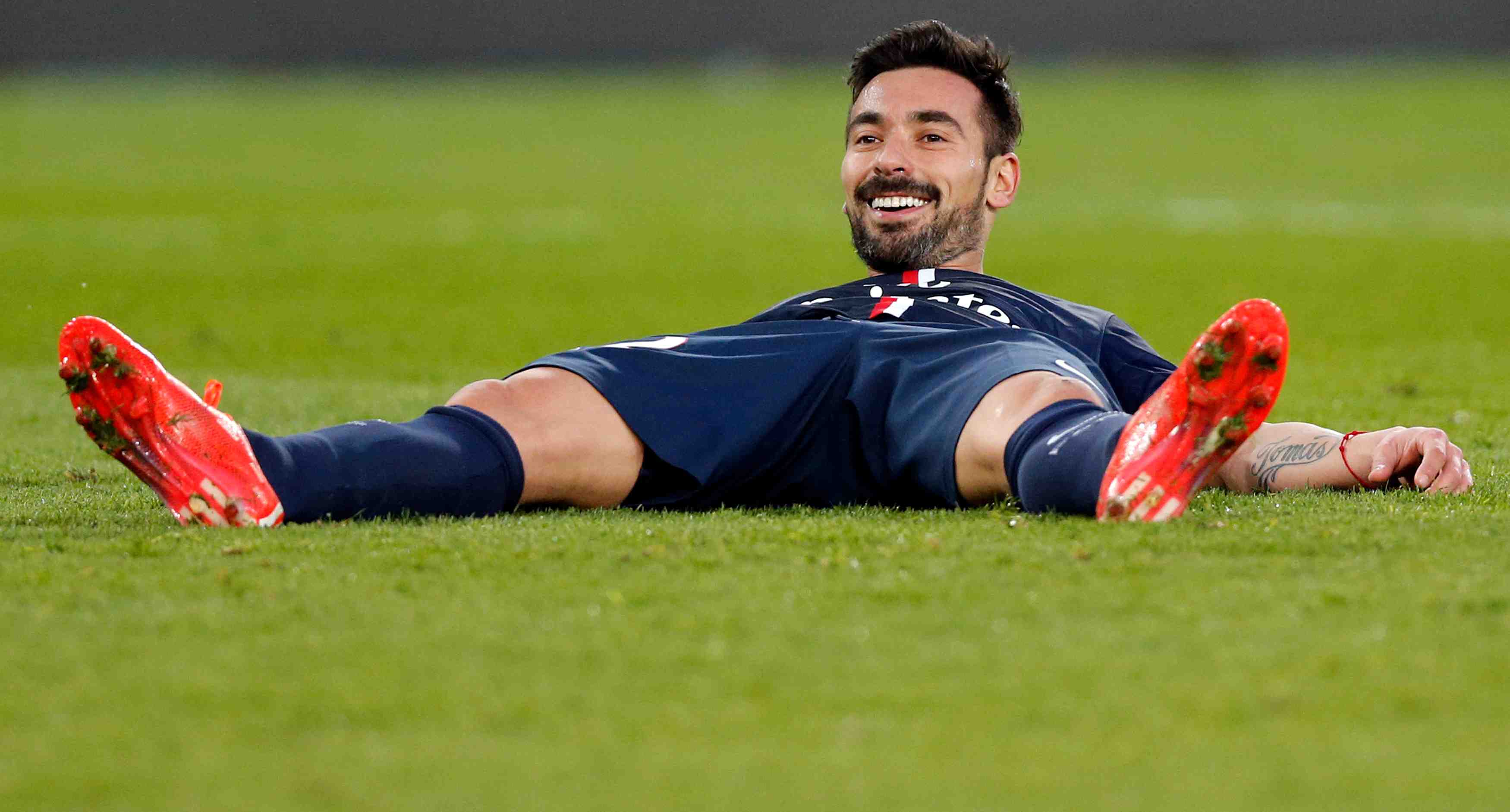 Sans forcer, paris rejoint lille en finale