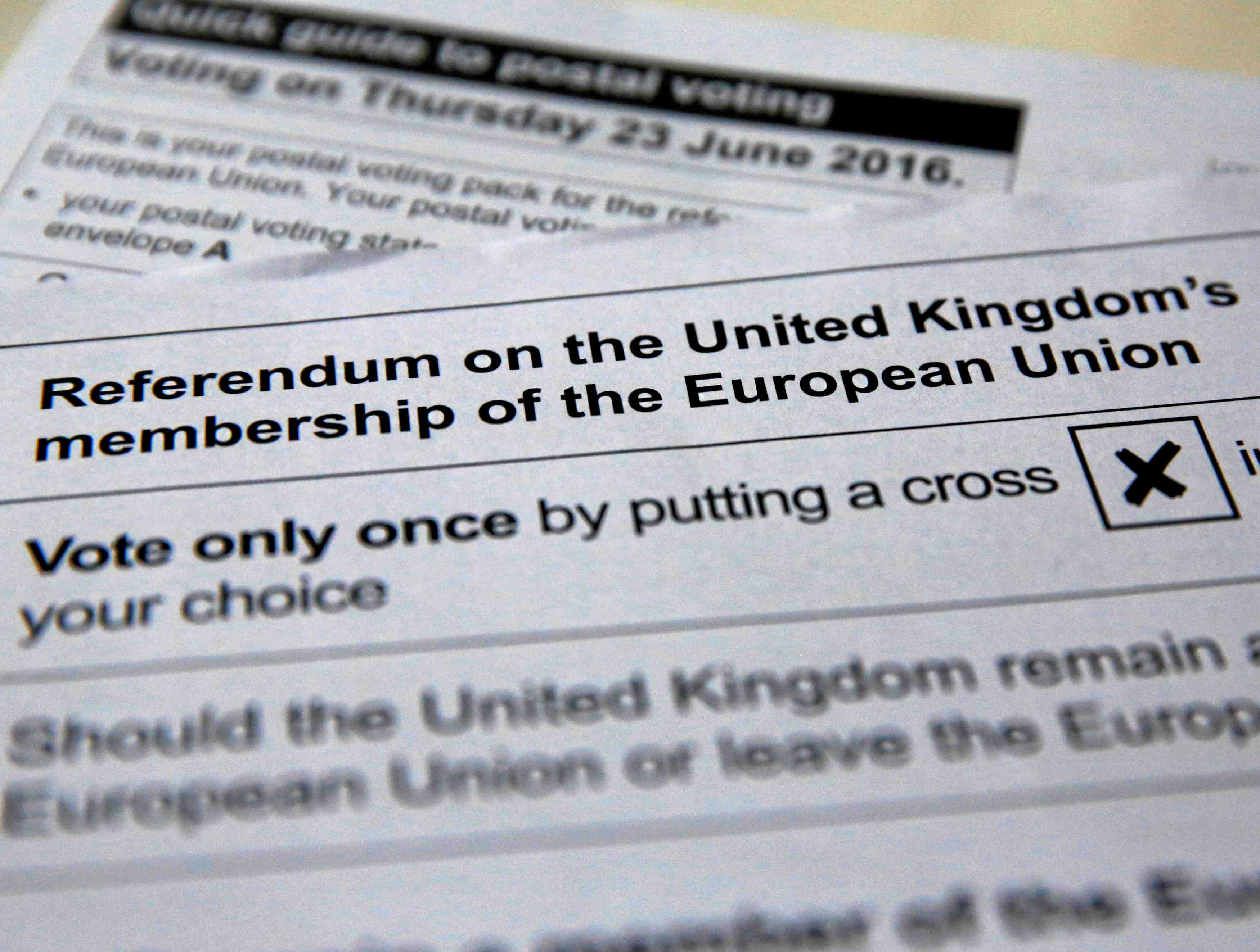Un sondage voit le camp du brexit l'emporter a 55%