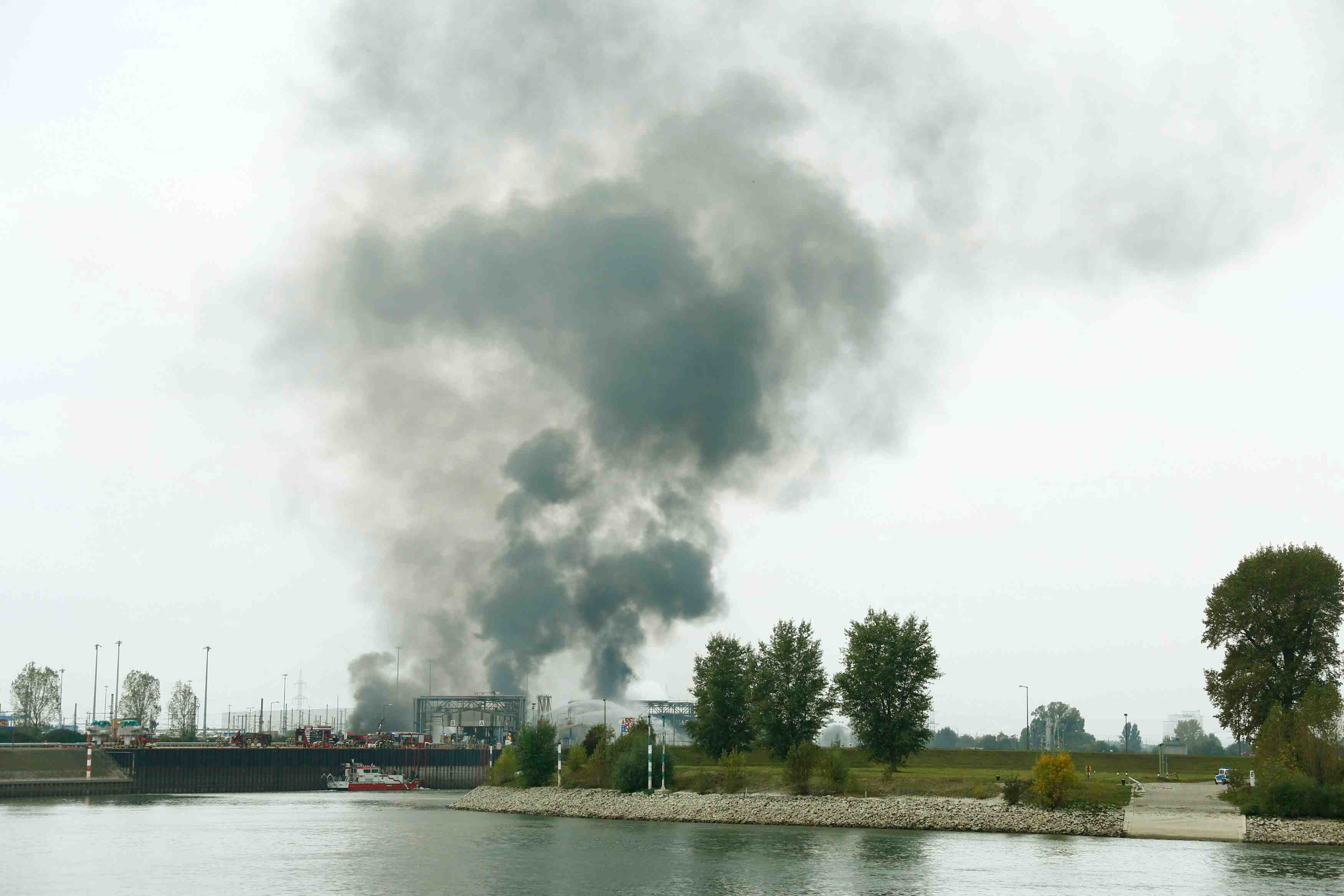 Un mort apres des explosions dans deux sites de basf en allemagne