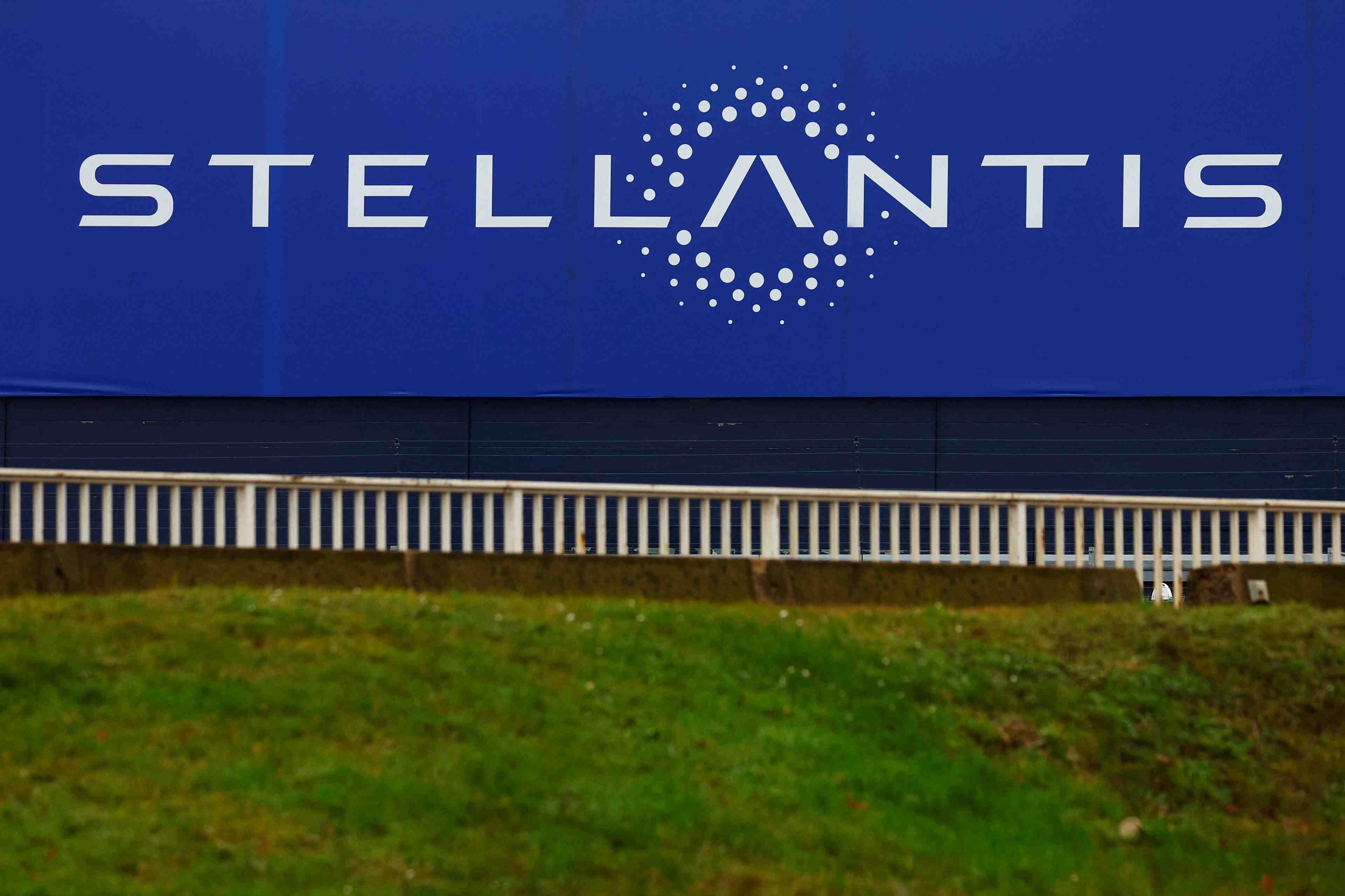 Italie: accord entre stellantis et les syndicats sur plus de 700 departs volontaires