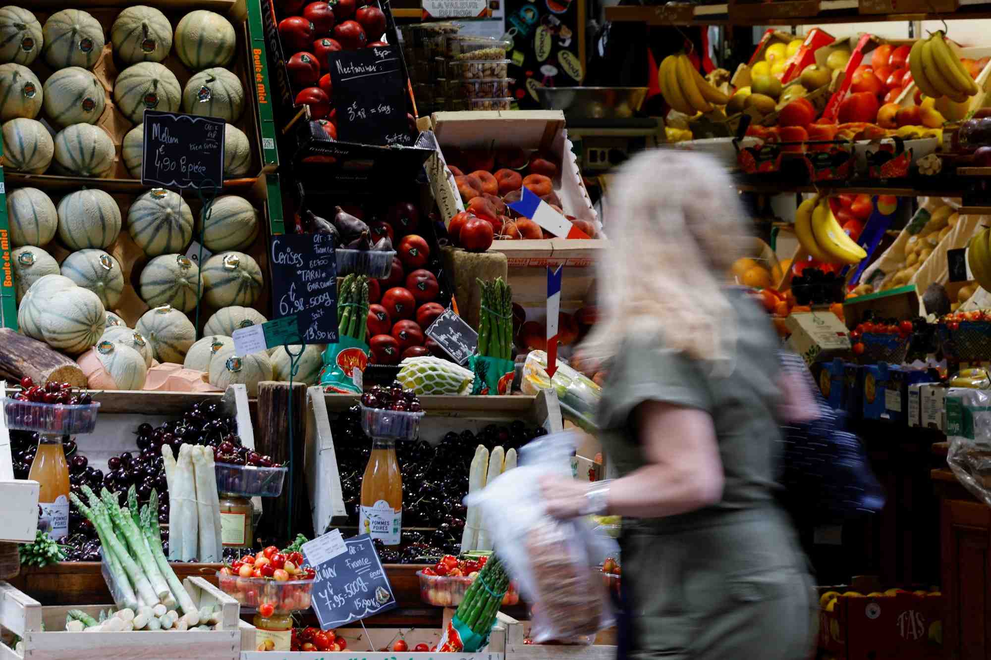France: l'insee table sur une croissance de 2,3% cette annee et une inflation toujours elevee