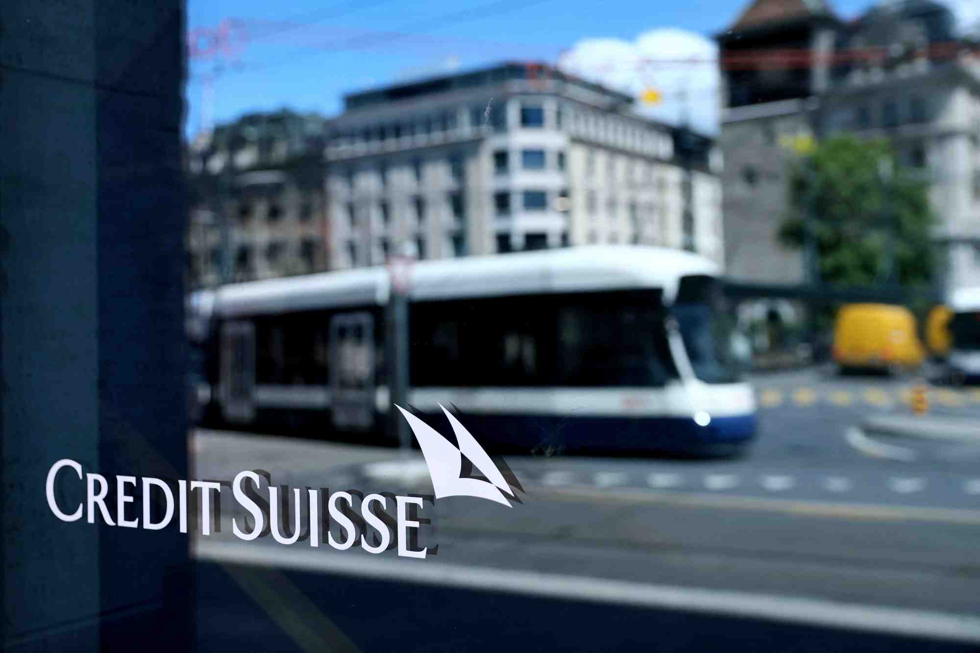 Credit suisse nomme un nouveau directeur financier et une nouvelle directrice generale adjointe