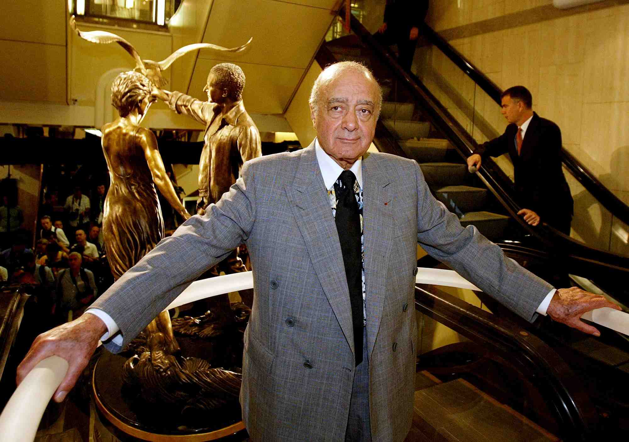 Mohamed al fayed lors de l'inauguration d'un memorial dedie a son fils dodi et a diana