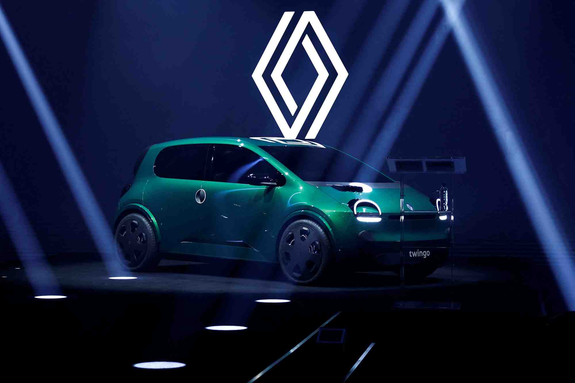 Renault expose sa voiture electrique twingo a paris