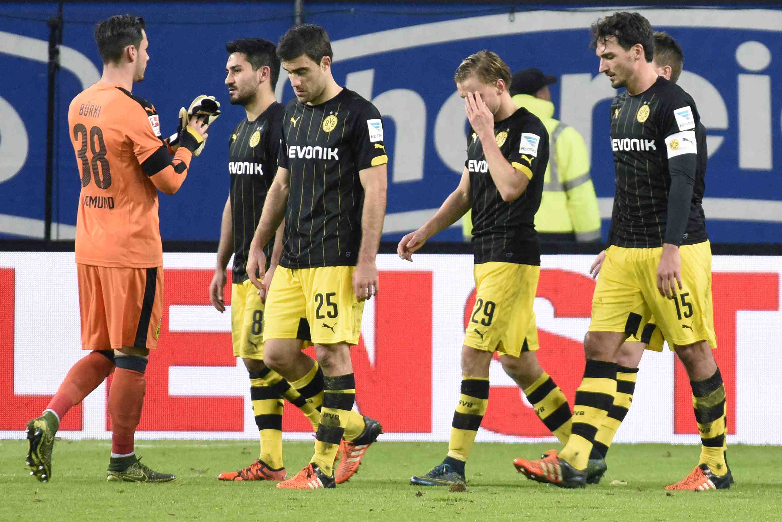 Dortmund tombe a hambourg