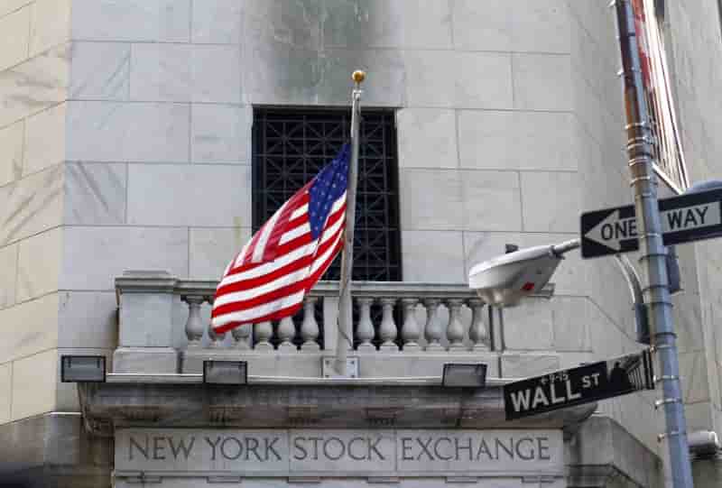 Wall street demarre le deuxieme trimestre en legere baisse
