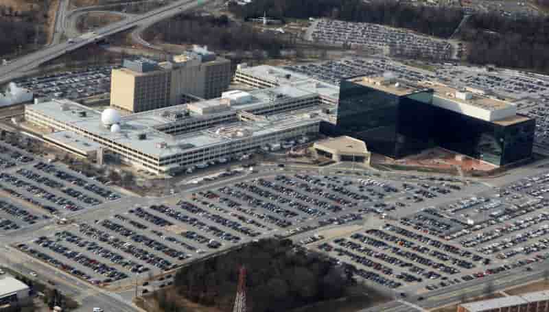 Usa: un ex-employe de la nsa admet avoir pris des documents classifies