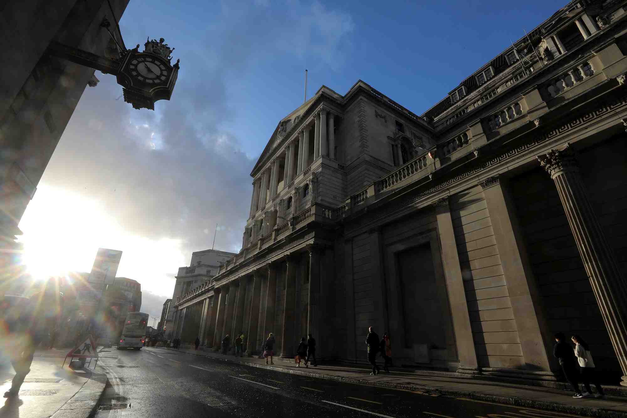 La banque d'angleterre etudie l'impact des taux negatifs a l'etranger