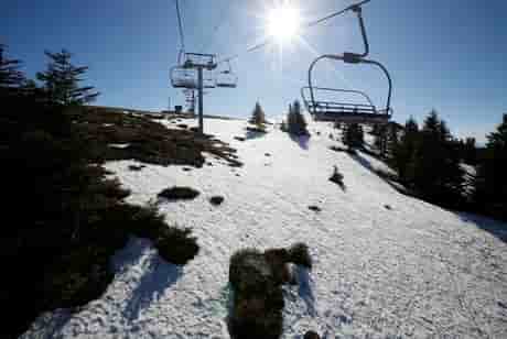 France/ski: les remontees mecaniques resteront fermees en fevrier