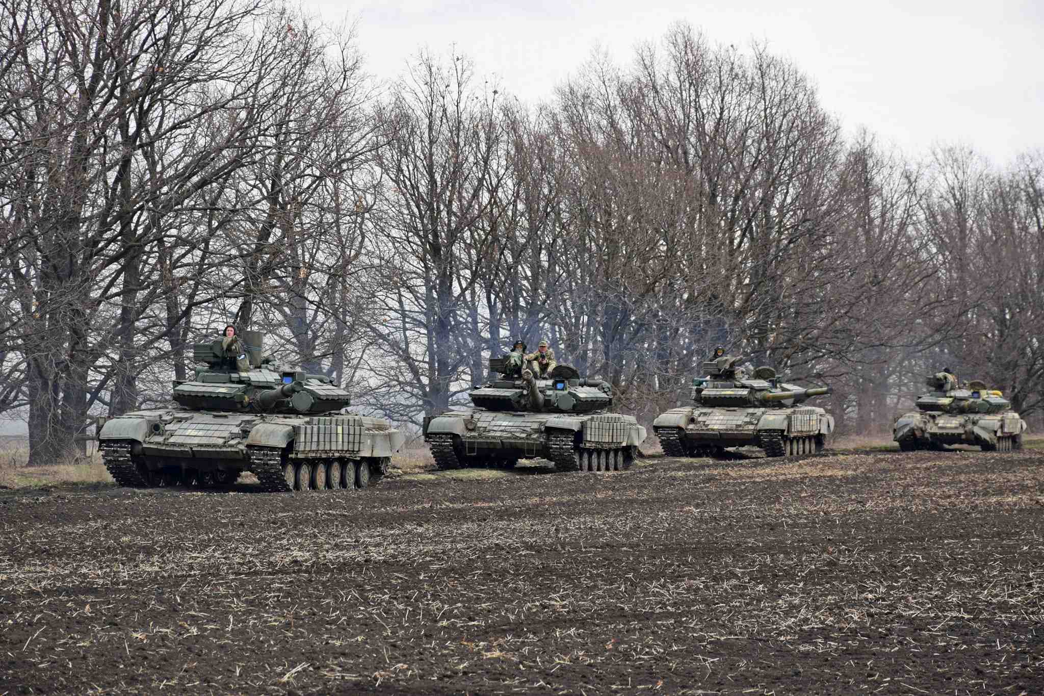 La russie continue de masser des troupes aux frontieres ukrainiennes, dit kiev