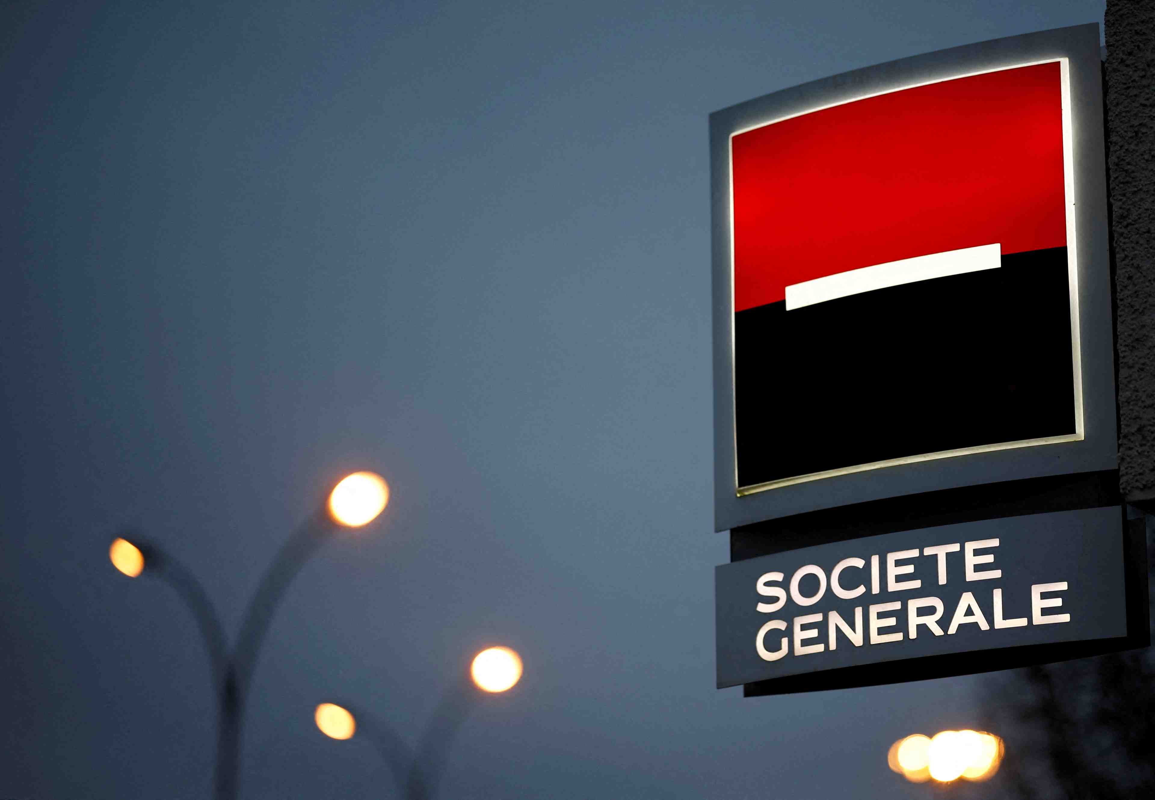 Socgen et credit suisse suspendent leurs operations de financement du negoce de matieres premieres en russie, selon bloomberg