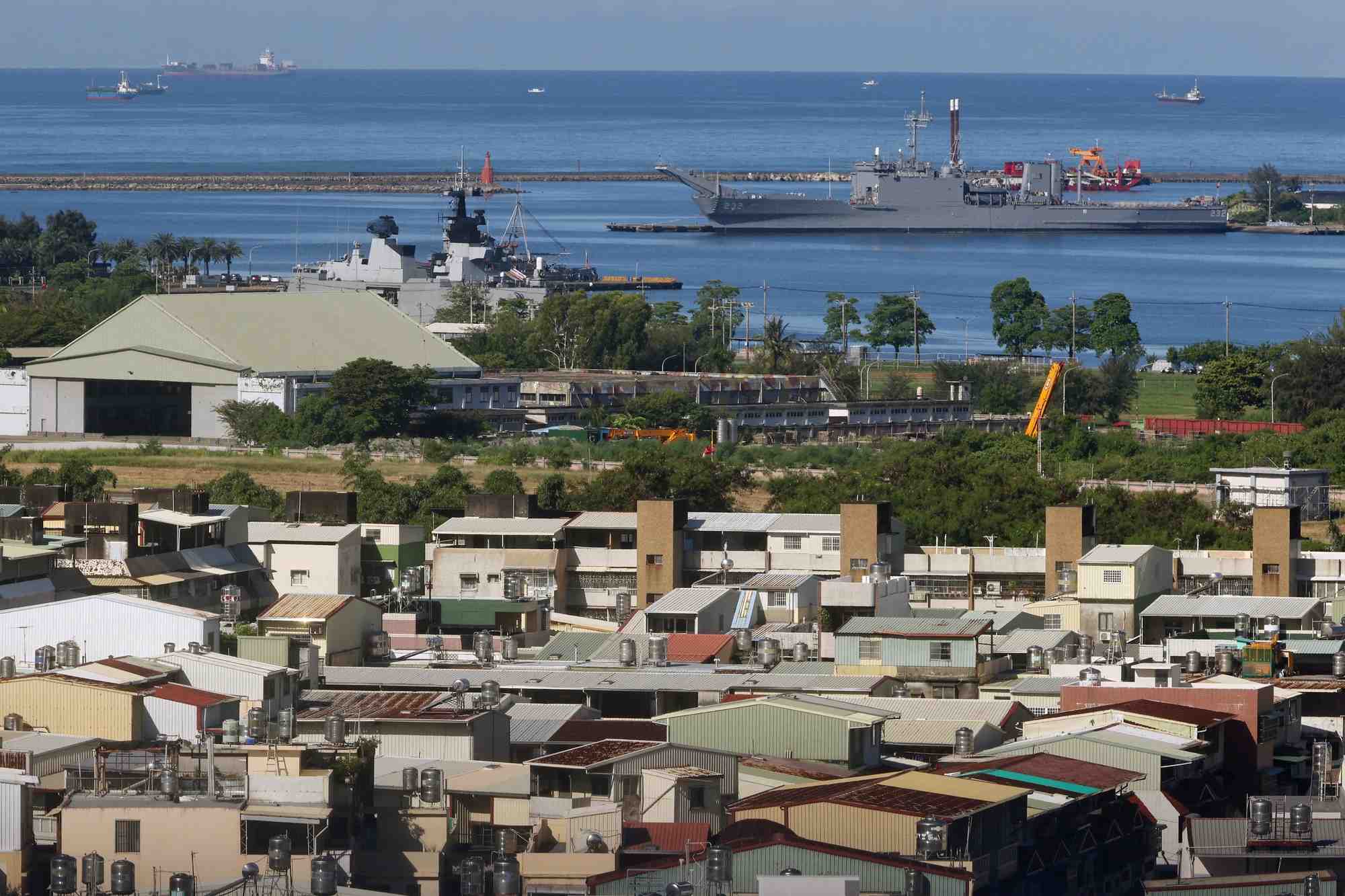 Le nombre de navires de guerre dans le detroit de taiwan s'est "fortement reduit", selon une source