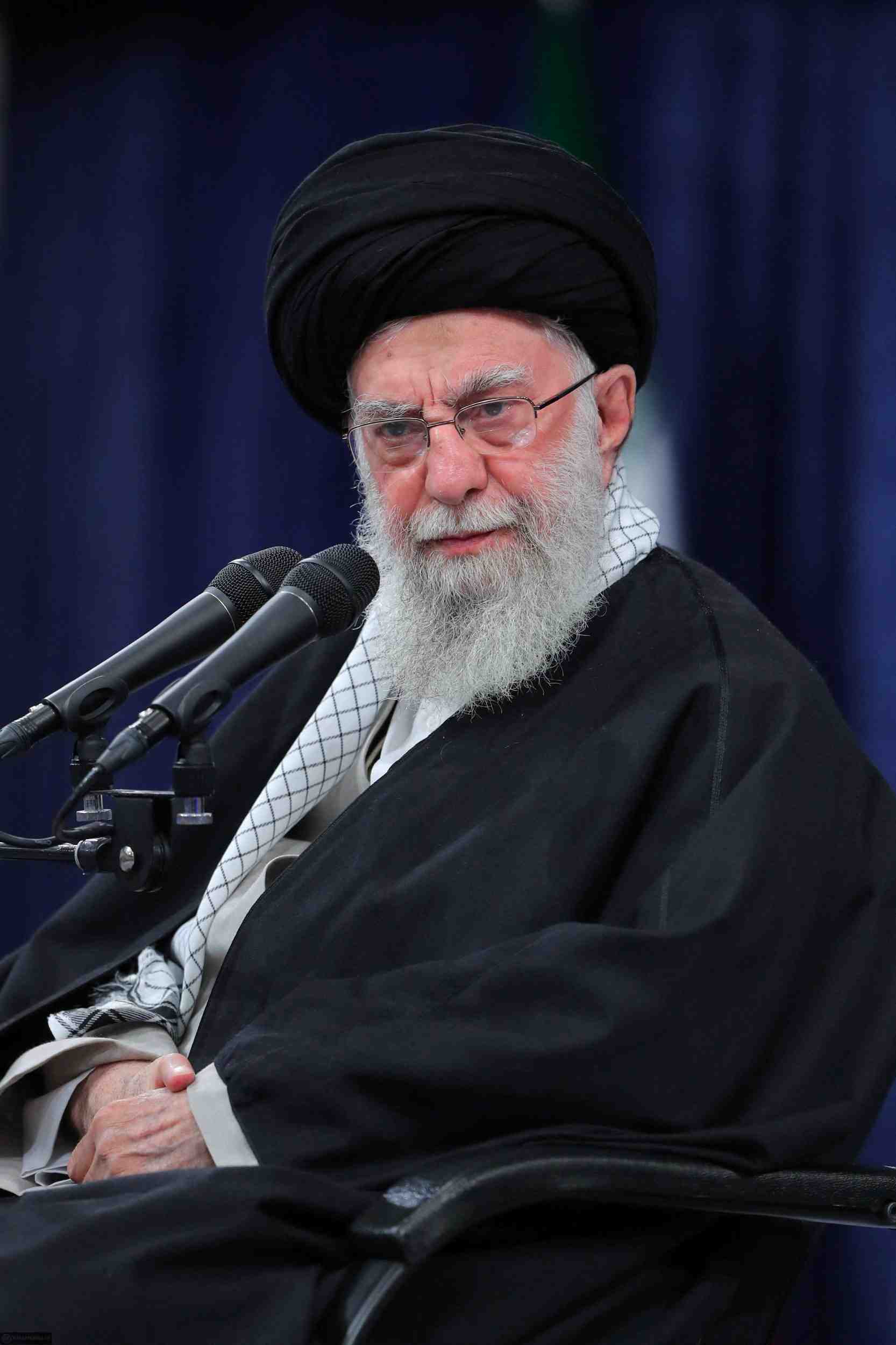 Le guide supreme iranien, l'ayatollah ali khamenei, participe a une reunion a teheran
