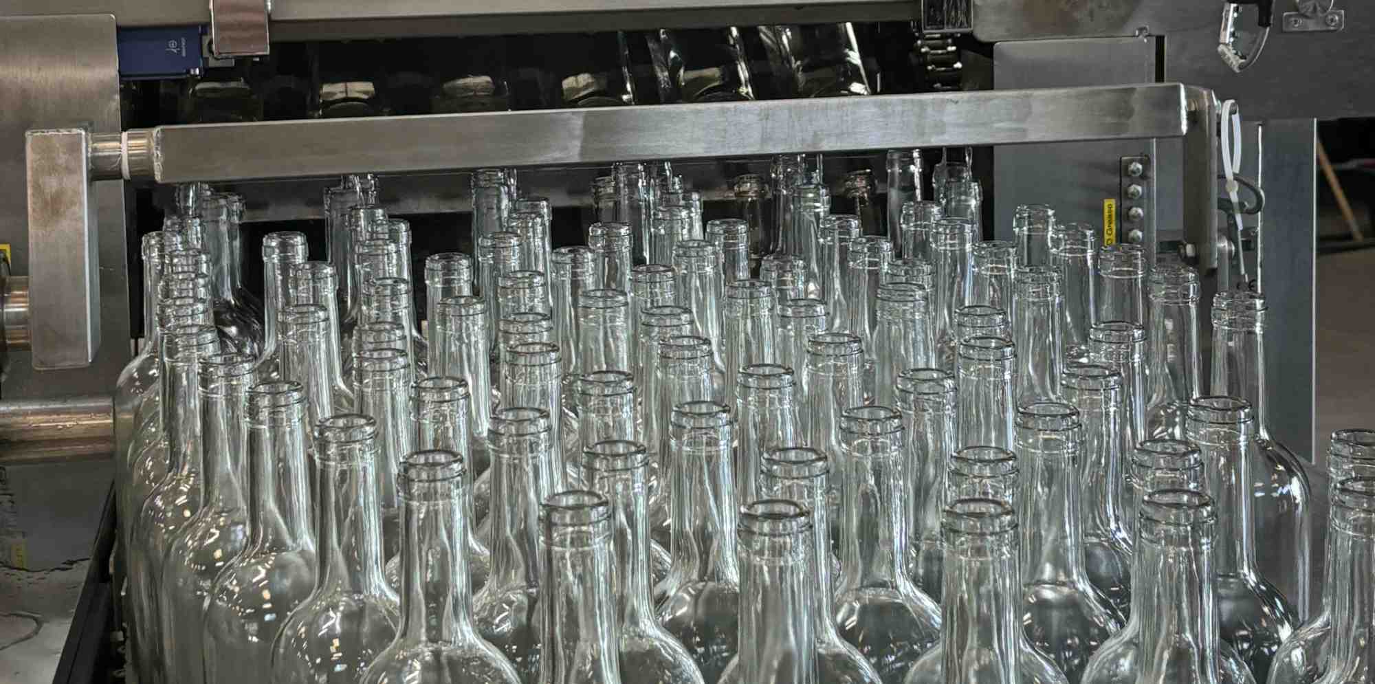 Depuis son lancement en juin 2023, l'unité de lavage de Oc'Consigne, à Montpellier, a permis de laver près d'un million de bouteilles.