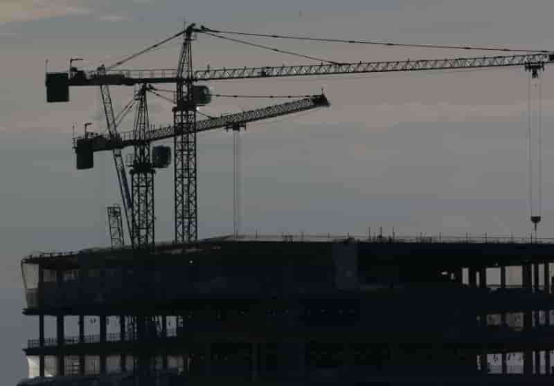 La croissance britannique estimee a 0,5% au 4e trimestre et a 2,0% sur 2016
