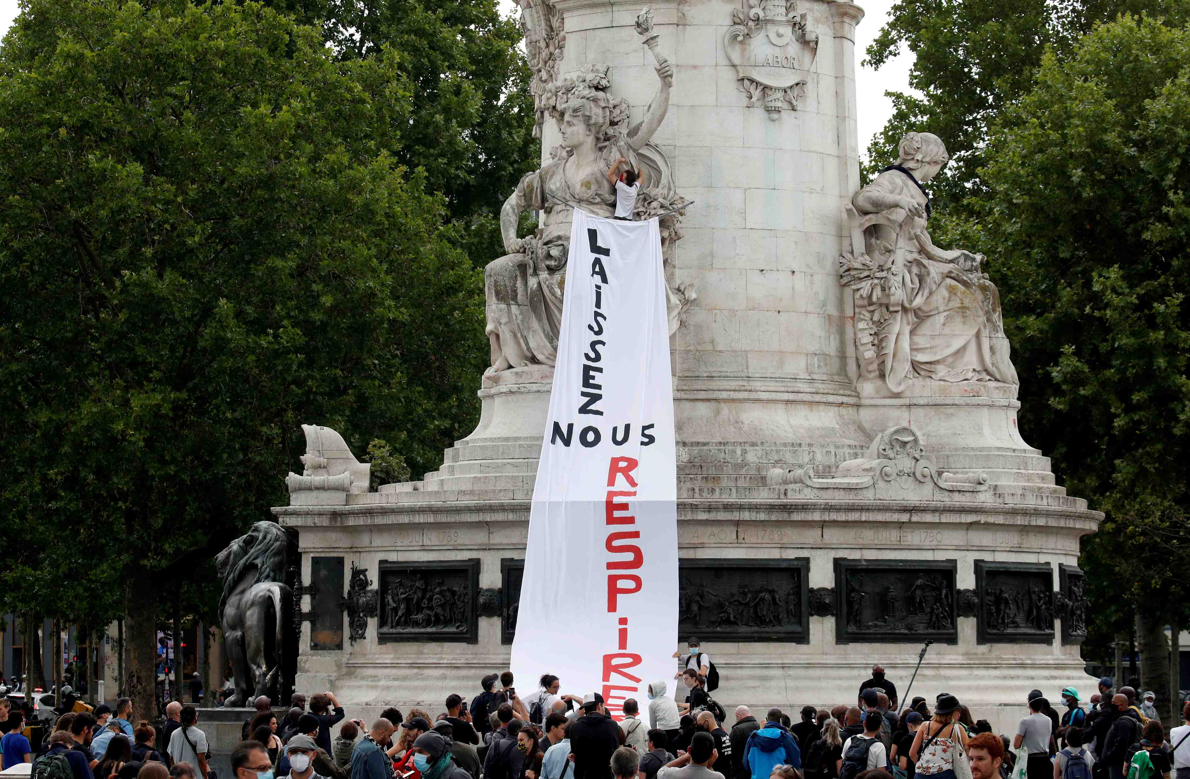 Manifestation a paris contre le racisme et les violences policieres