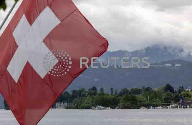 Un drapeau suisse a lucerne