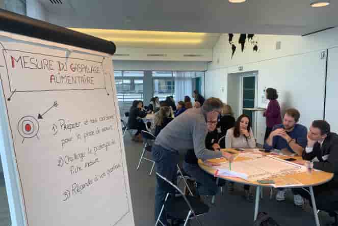 Un groupe de travail constitué des traiteurs, sites privatisables, agences événementielles, prestataires techniques, a identifié une dizaine d’événements professionnels (congrès, séminaires, salons) pour mesurer les déchets avant d'élaborer ensemble des actions concrètes.