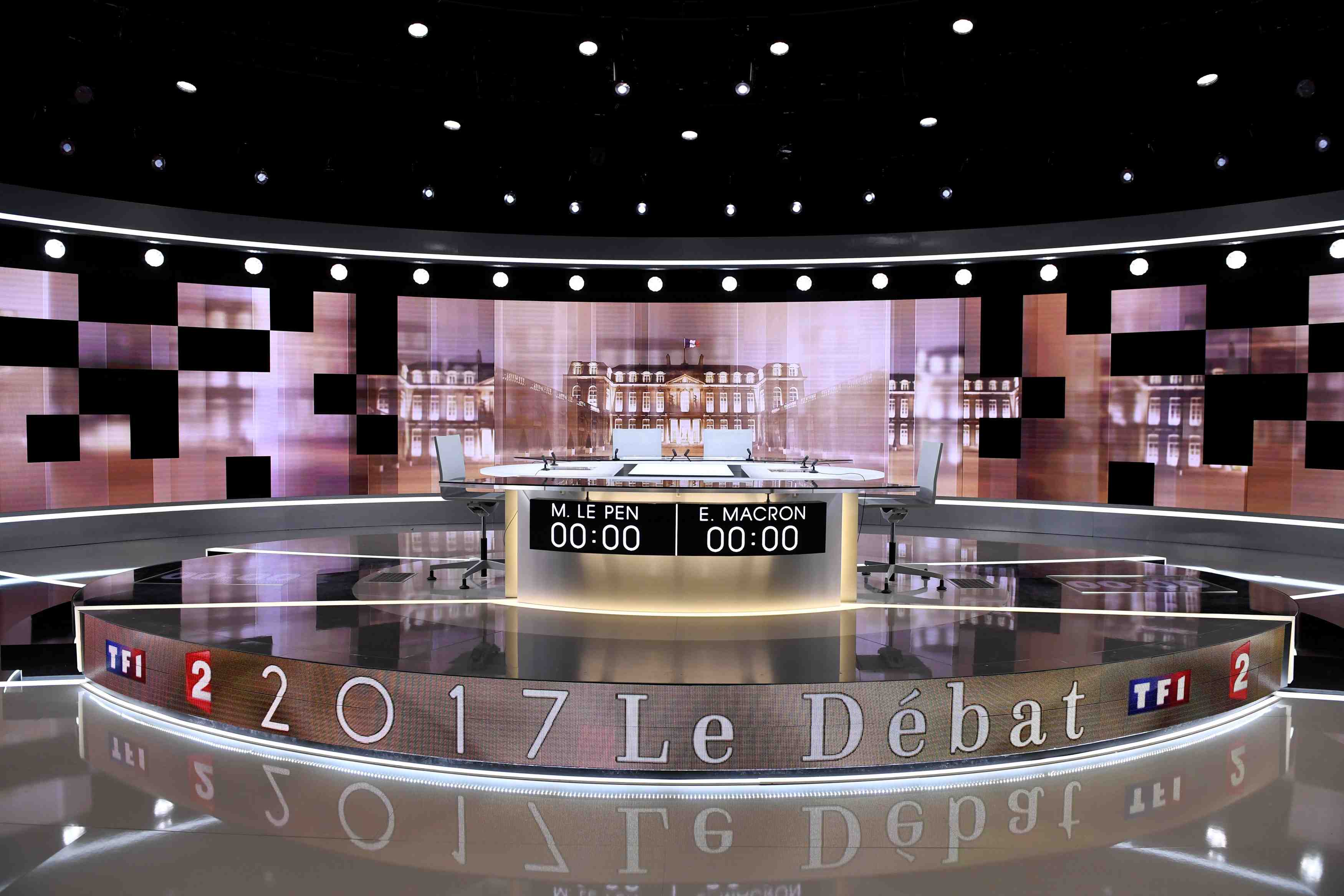 Le debat se poursuit dans les medias