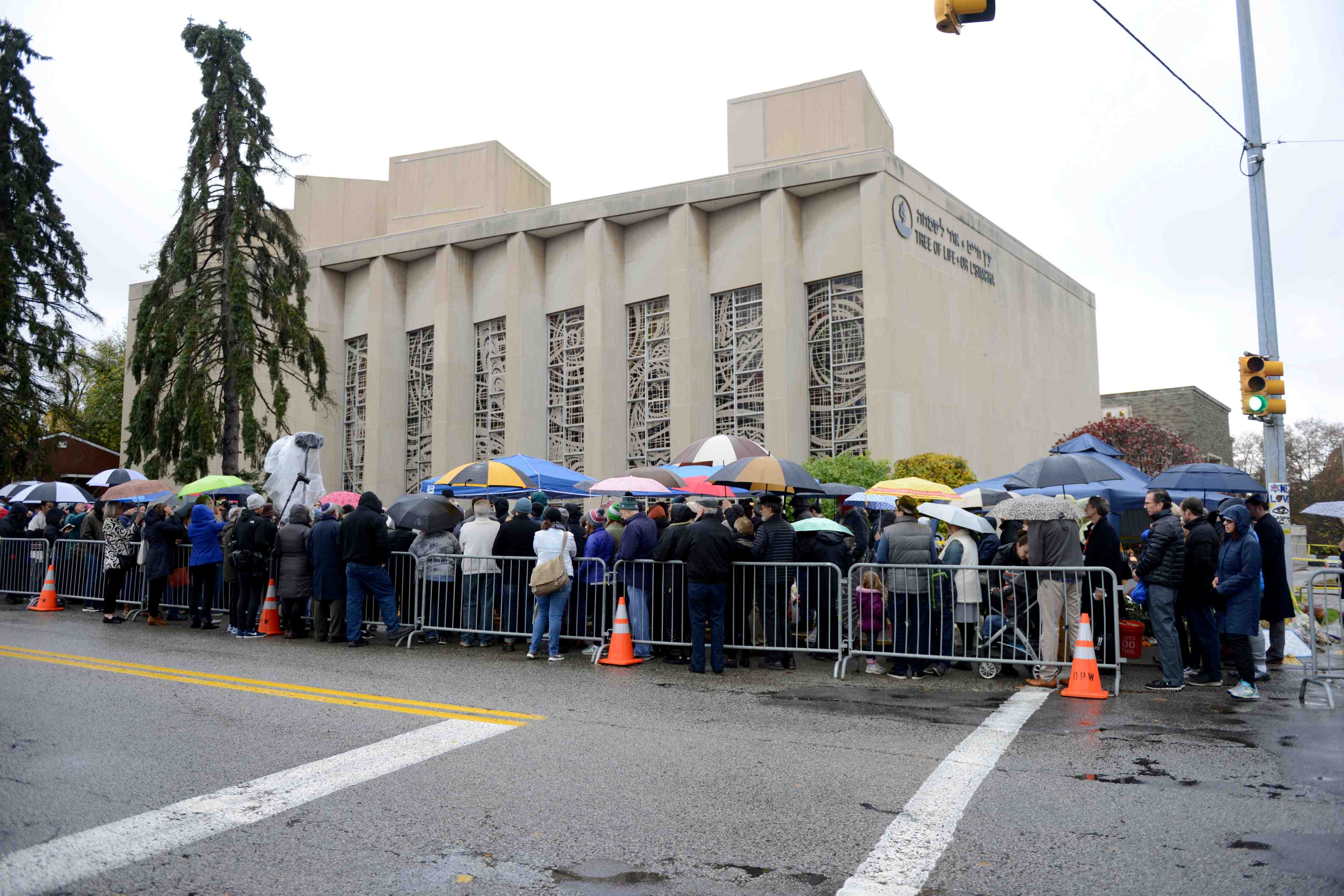 Usa: le tireur de la synagogue de pittsburgh plaide non coupable de nouvelles charges