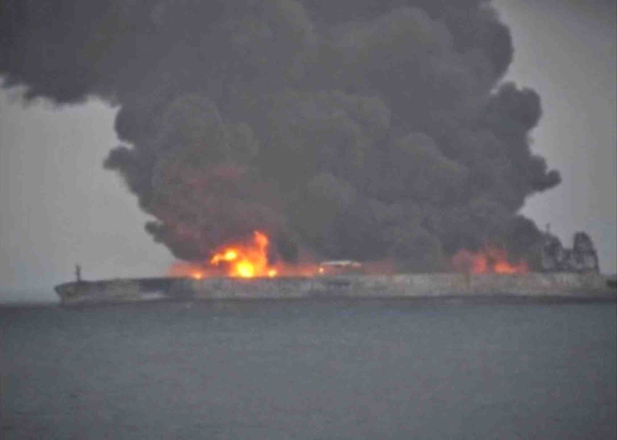 Le petrolier iranien toujours en flammes au large de la chine