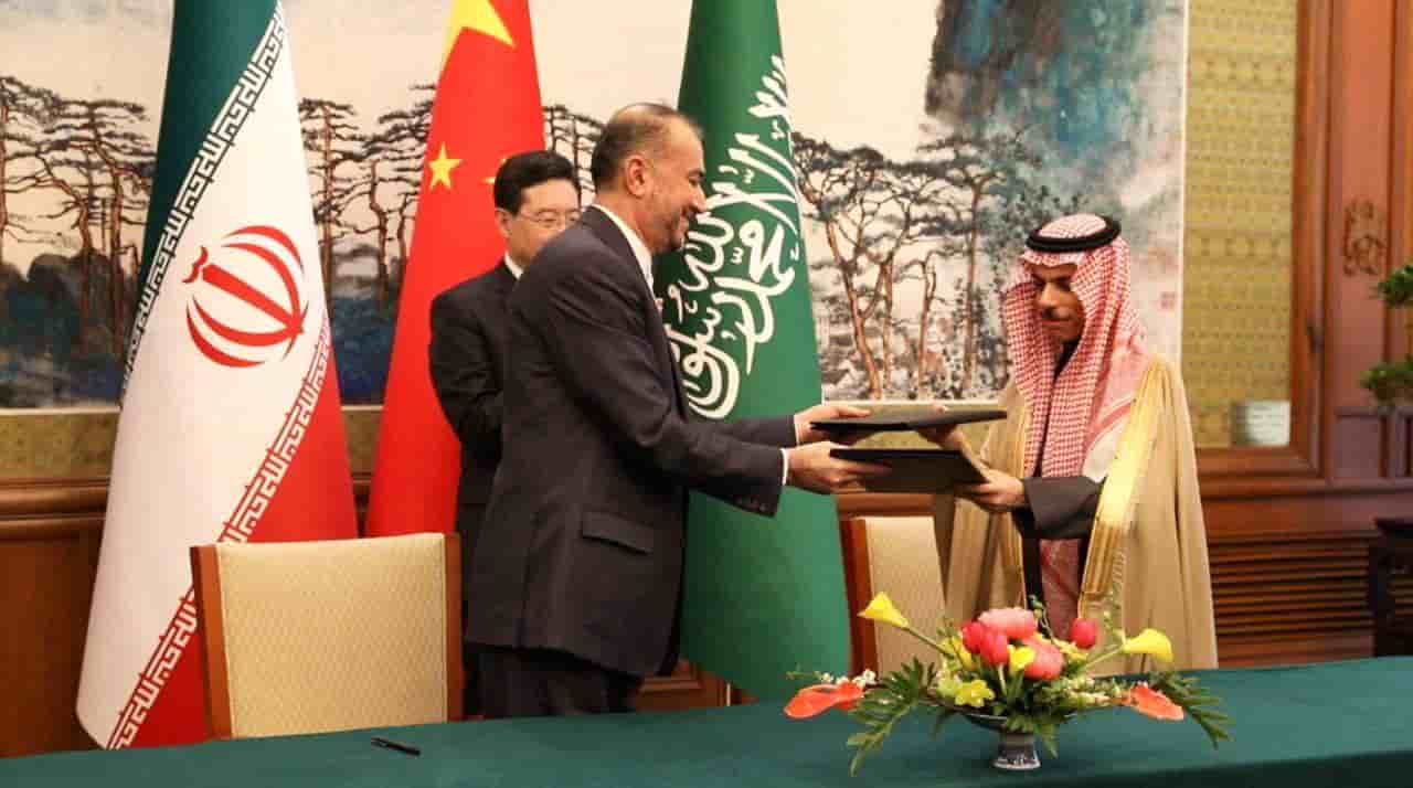 Le ministre des affaires etrangeres iranien et son homologue saoudien a pekin