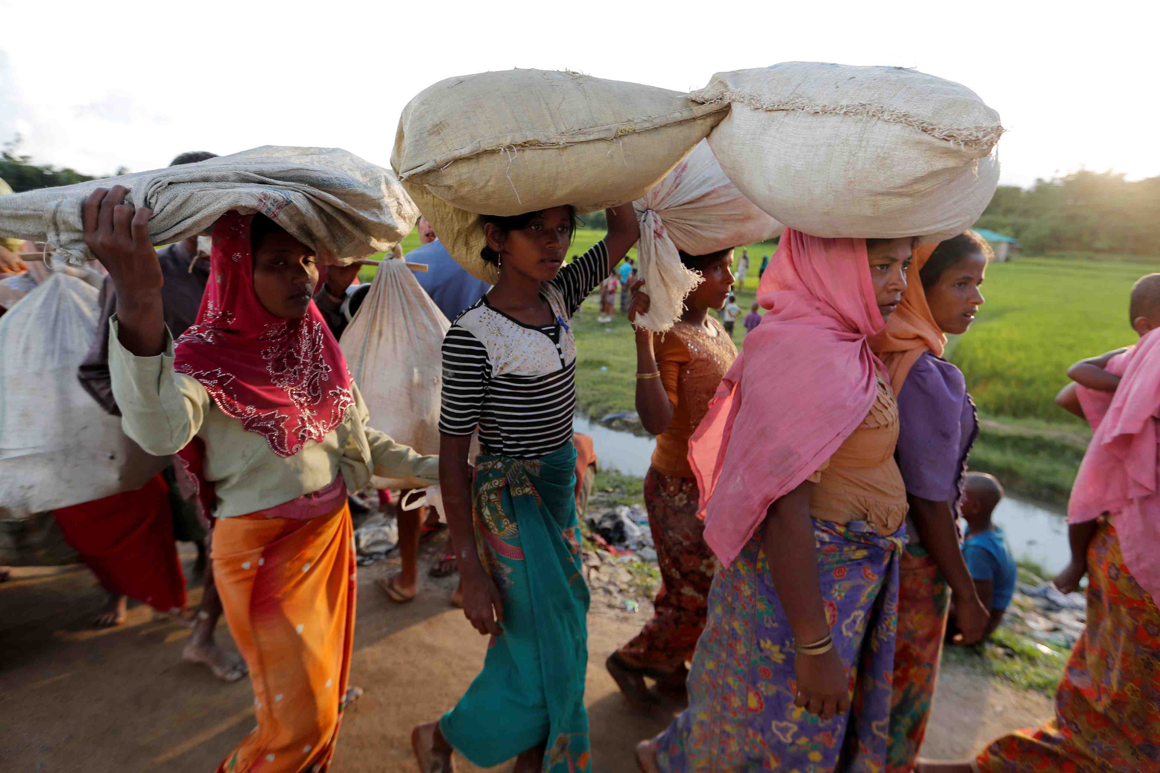 Nouvel afflux de refugies rohingya au bangladesh, selon le hcr