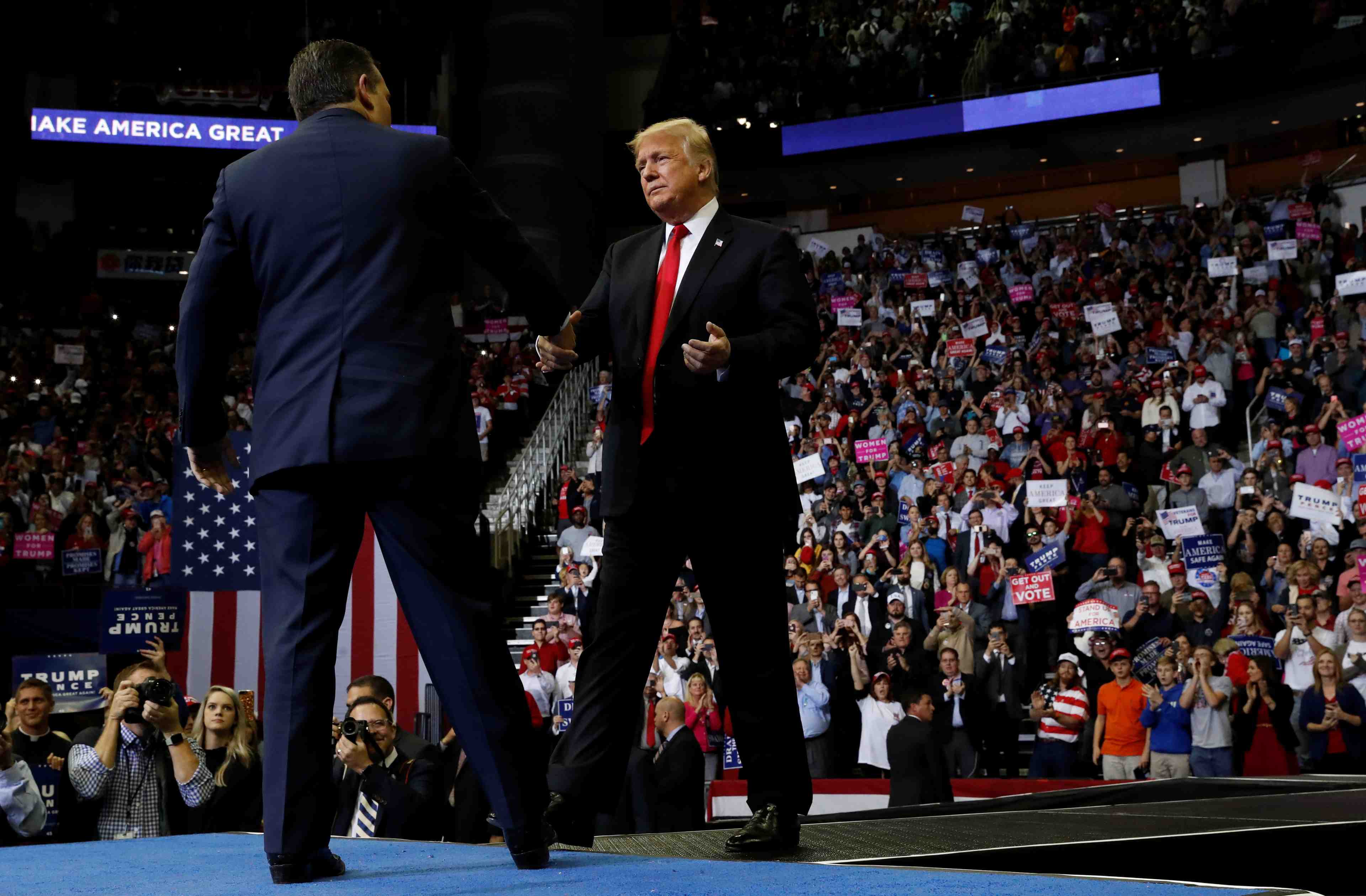 Trump au texas en soutien a son ex-rival ted cruz