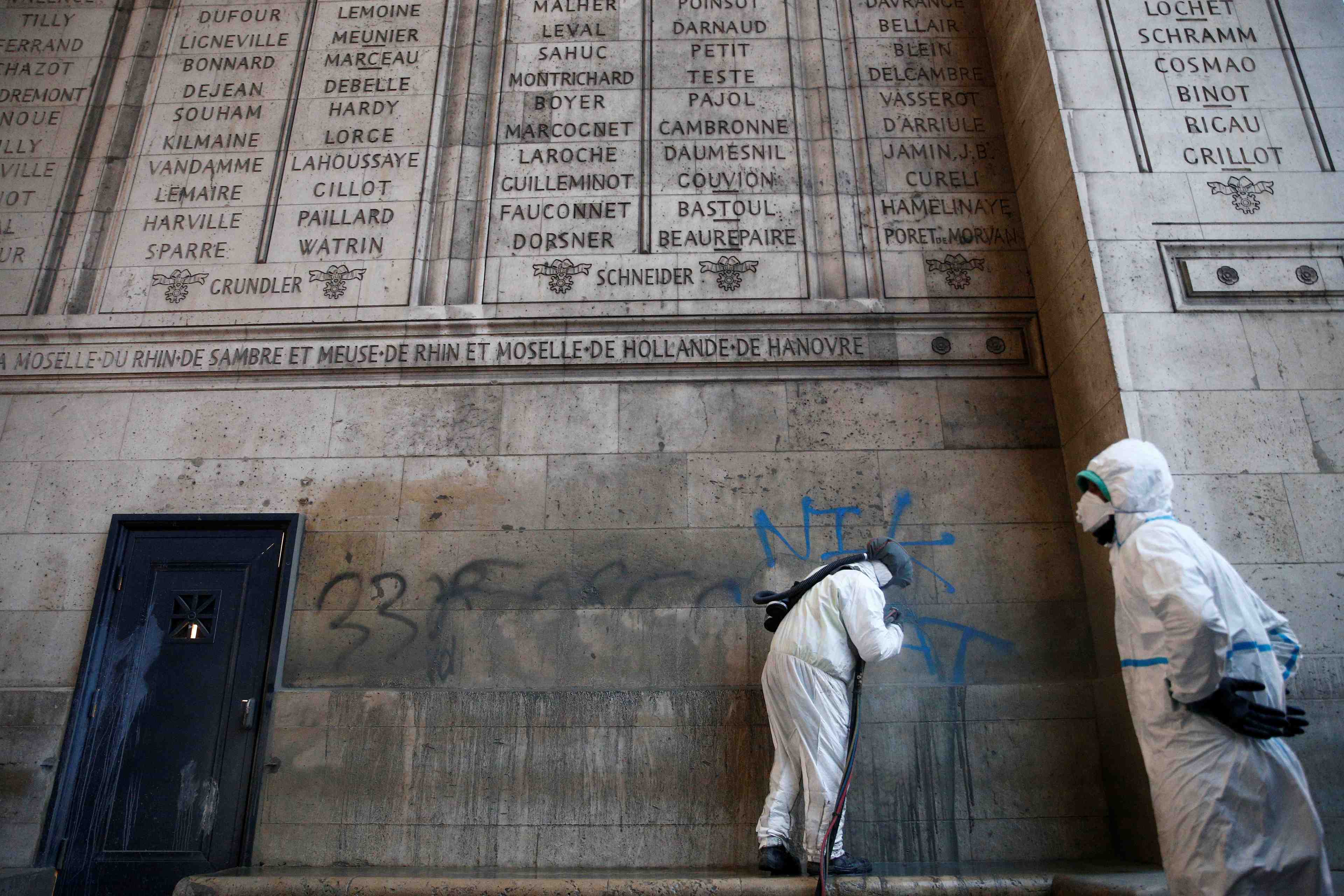 Information judiciaire pour le pillage de l'arc de triomphe
