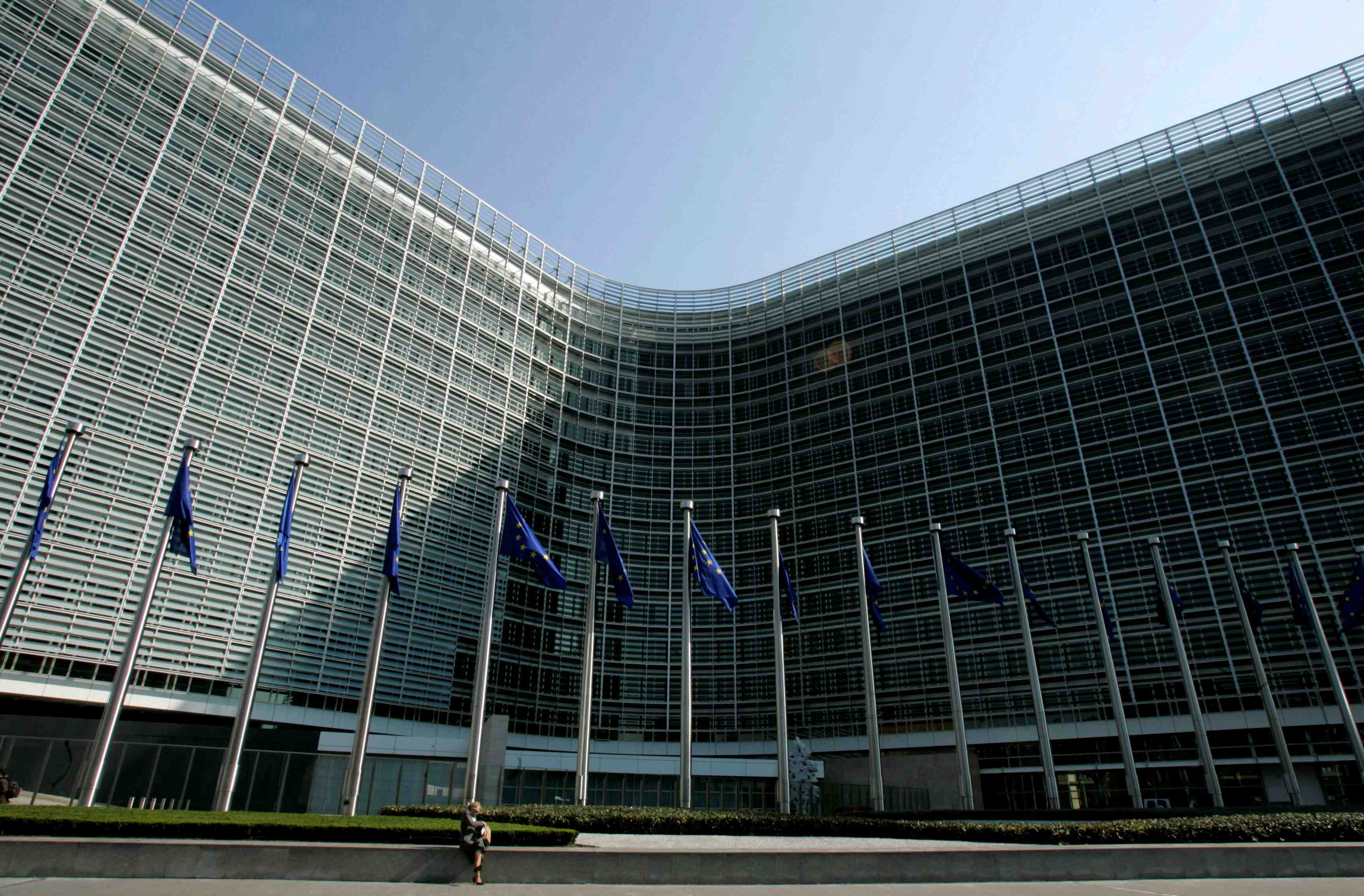 Ue/paiements: de nouvelles regles envisagees face a visa, mastercard