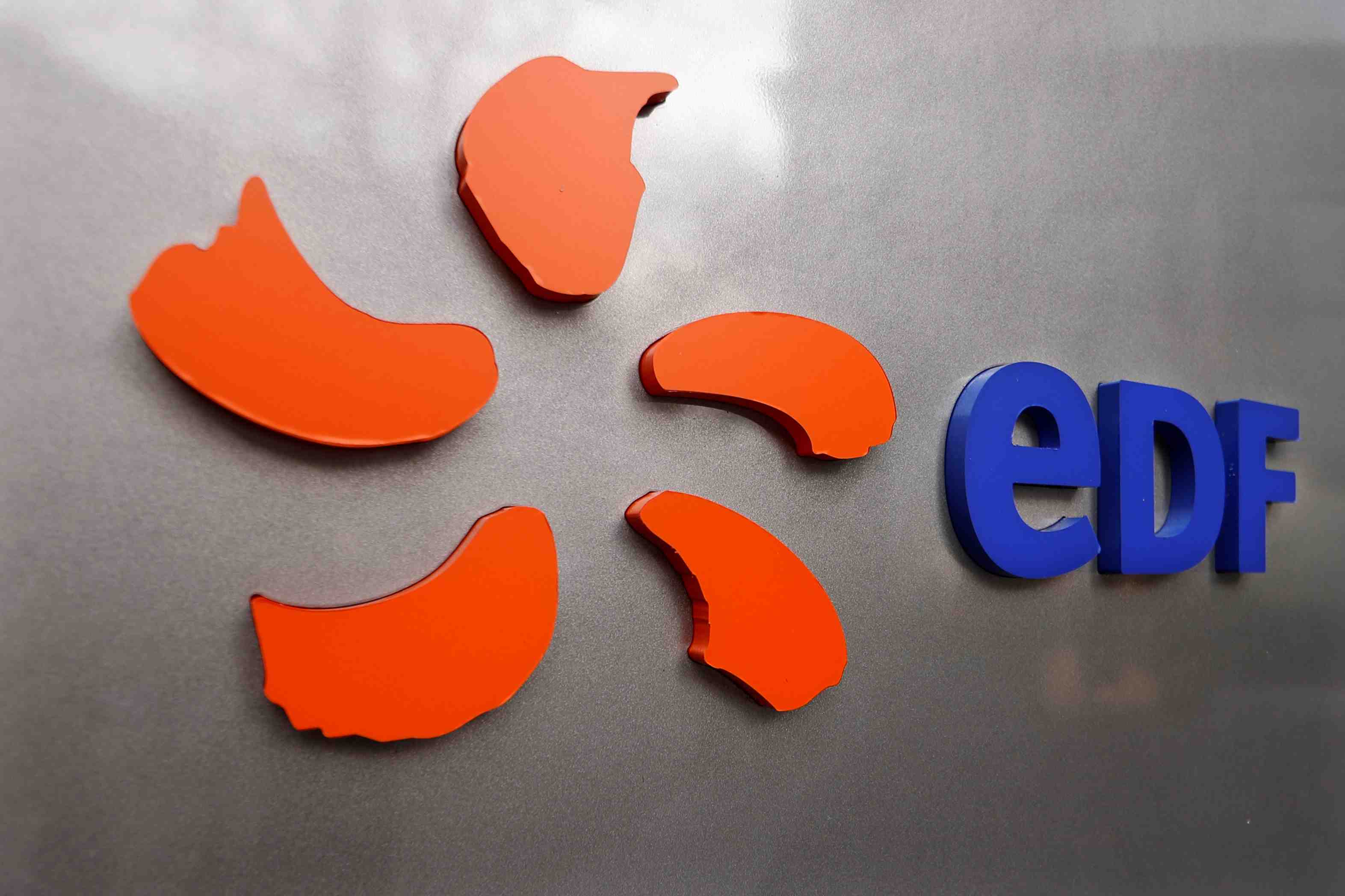 Edf prolonge l'arret de deux reacteurs nucleaires en ecosse