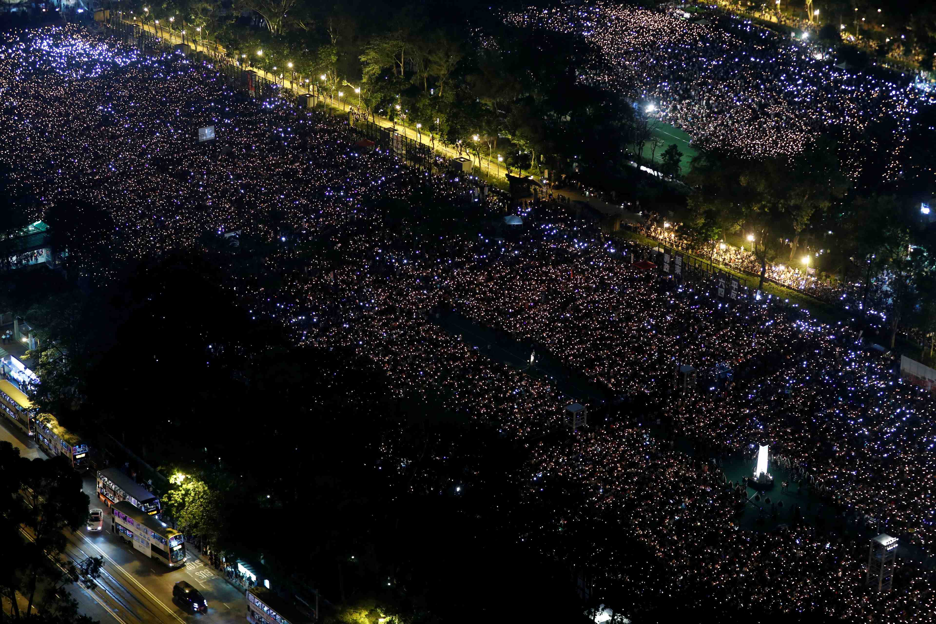 Veillee a la memoire des victimes du printemps de pekin a hong kong