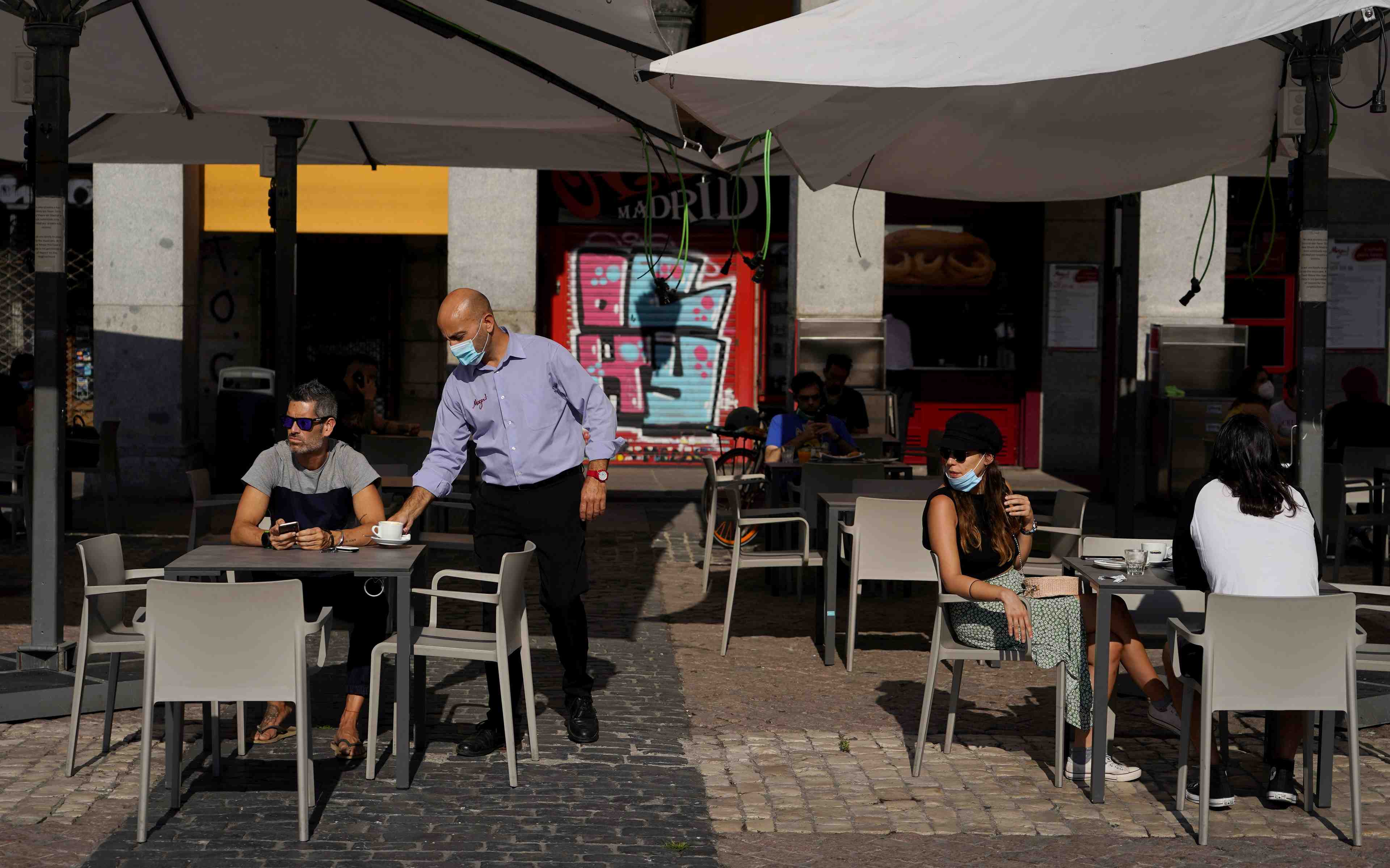 Masque obligatoire et capacites limitees pour les terrasses a madrid
