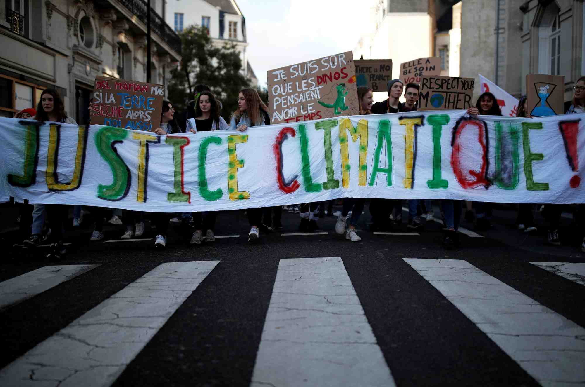 France: l'etat condamne a "reparer le prejudice ecologique" d'ici fin 2022, selon des ong