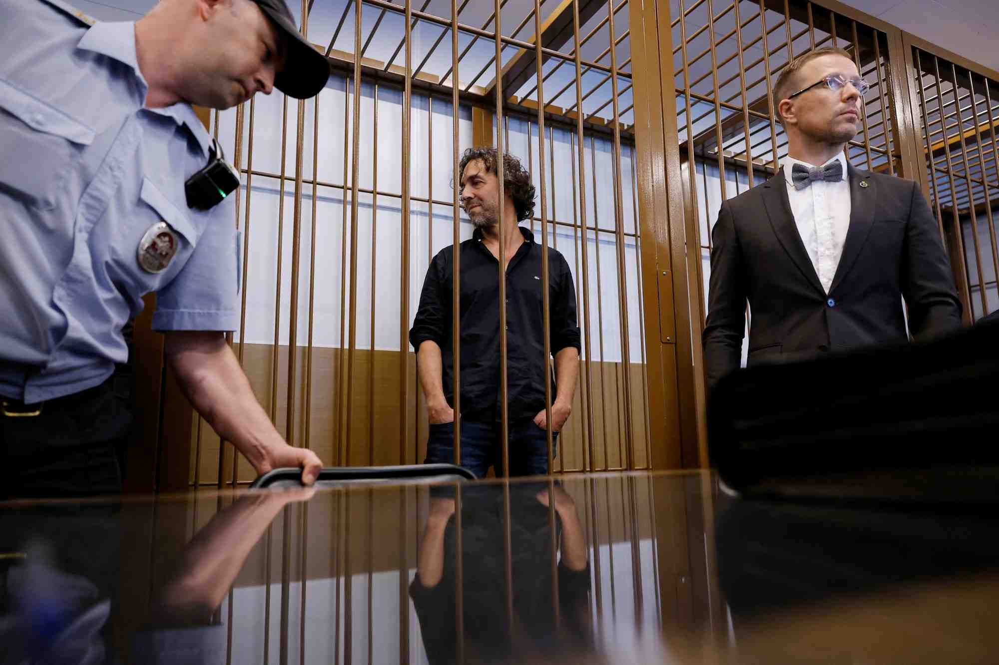 Le ressortissant francais laurent vinatier assiste a une audience du tribunal a moscou
