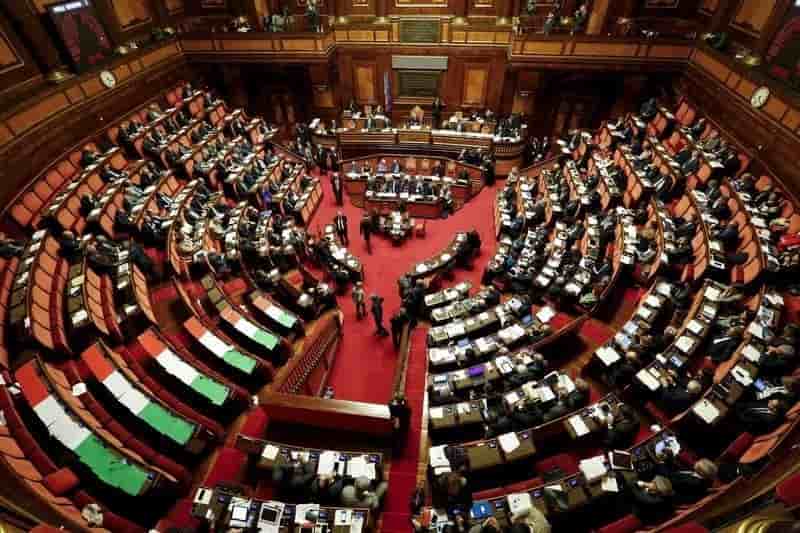 Le senat italien approuve la reforme qui reduit ses pouvoirs