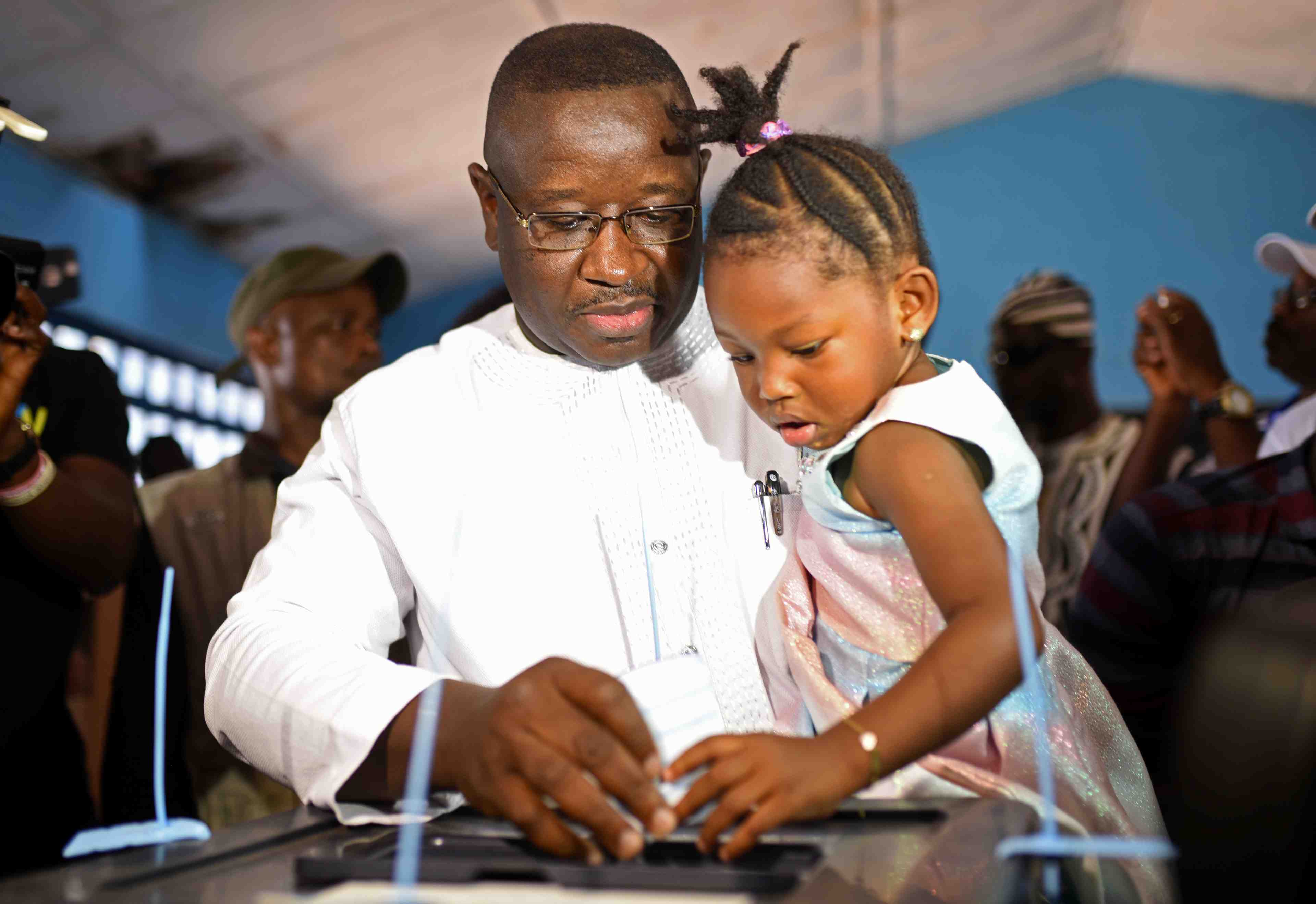 Le candidat de l'opposition remporte la presidentielle au sierra leone